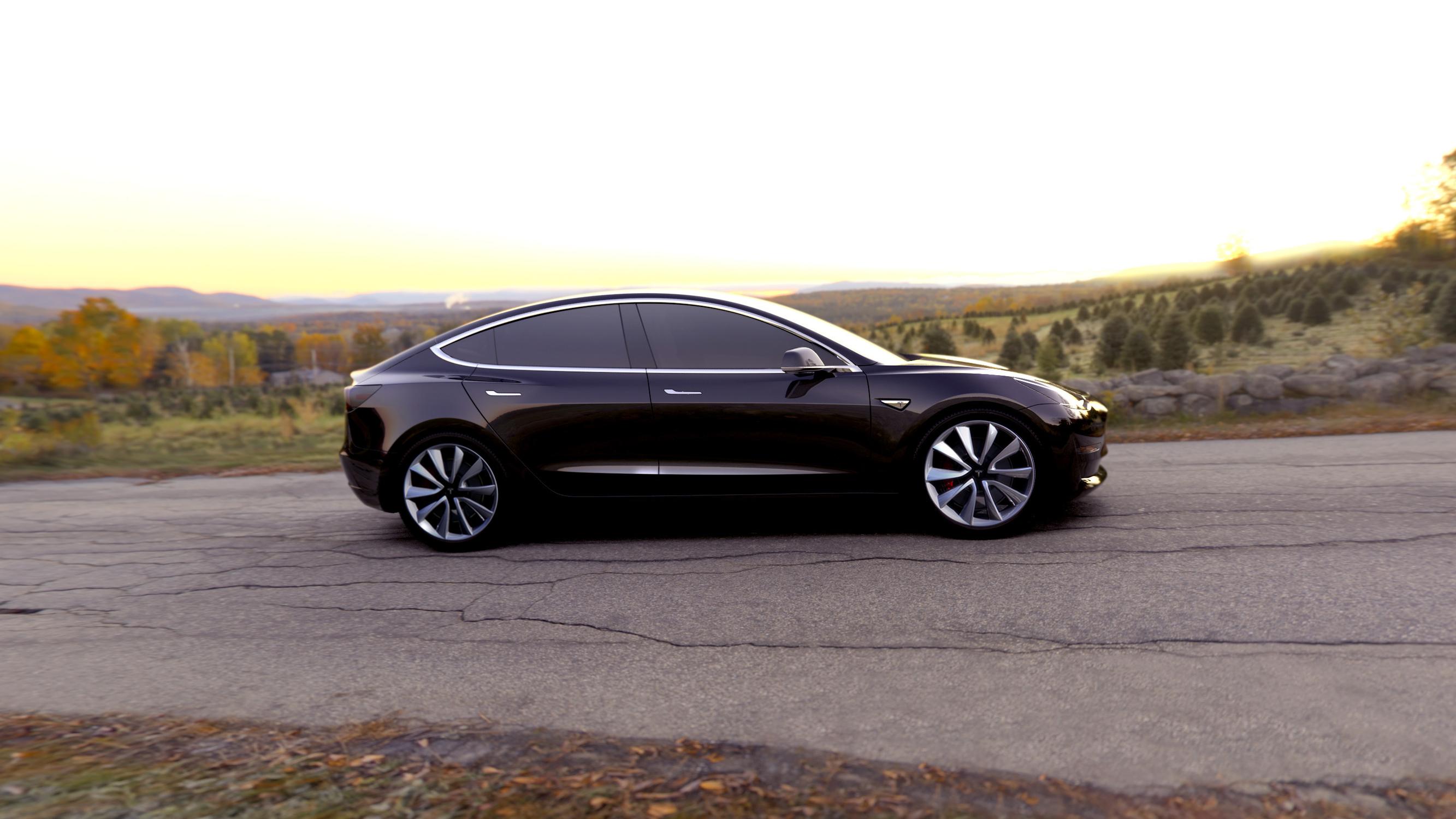 Tesla Model 3 loppuunmyyty ensimmäisen vuoden osalta – nyt tilaaville auto vasta kahden vuoden päästä