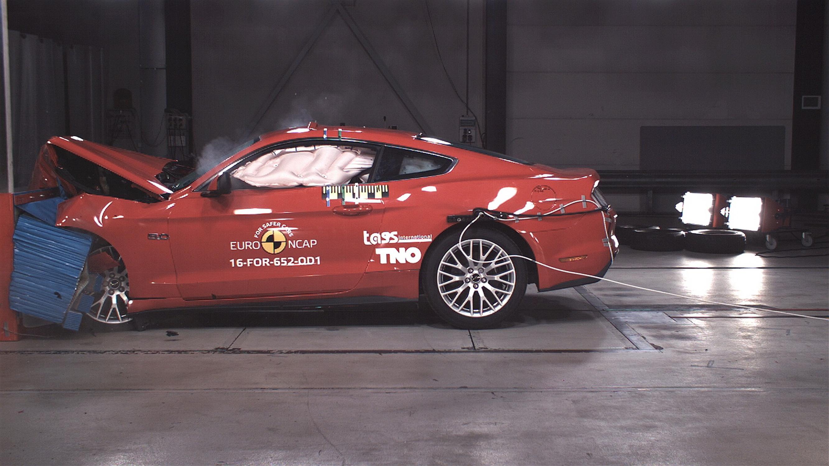 Volvot loistivat EuroNCAP-törmäystestissä − Ford Mustang suuri pettymys