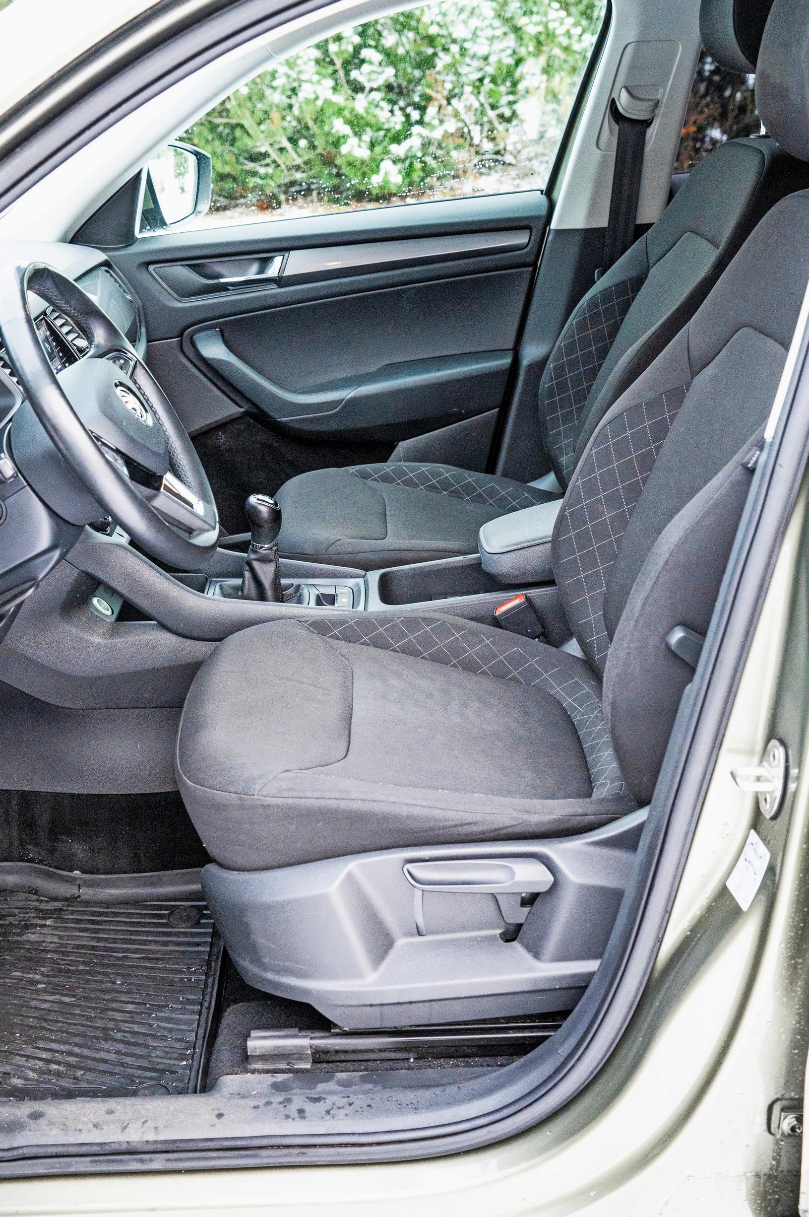 Škoda Kodiaqin kuskin penkillä viihtyy pitkänkin tovin.