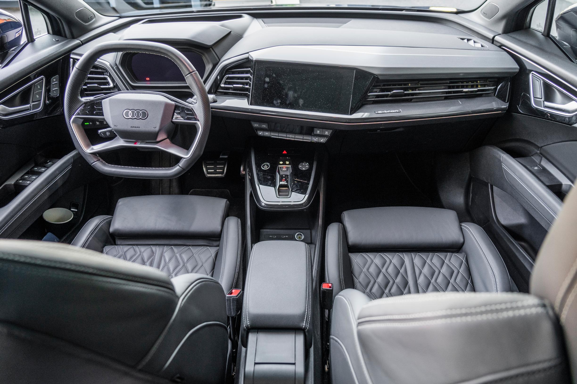 Audi q4 e-tron Sportback Edition 40 ohjaamo