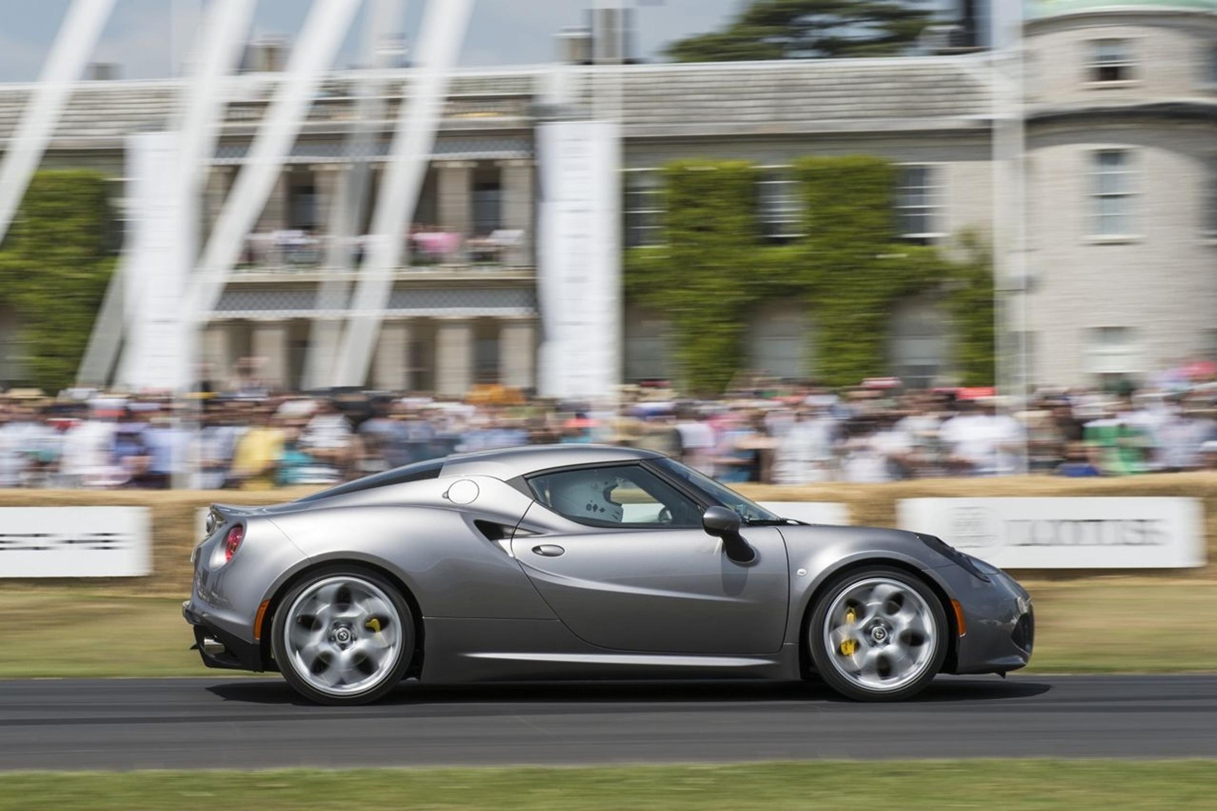 Superauto Alfa Romeo 4C:n tarkat speksit vuotivat verkkoon