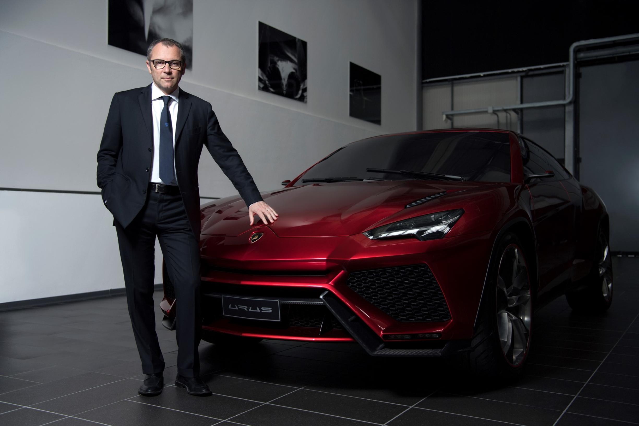 Lamborghinin ensimmäisen katumaasturin keulalta löytyy tuplaturbo-V8 − myös pistokehybridi luvassa