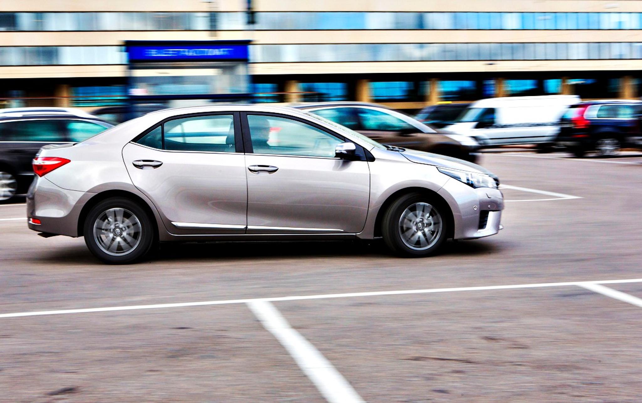 Suomen Suosituin Auto On Toyota Ja Se On Variltaan Harmaa Tuulilasi