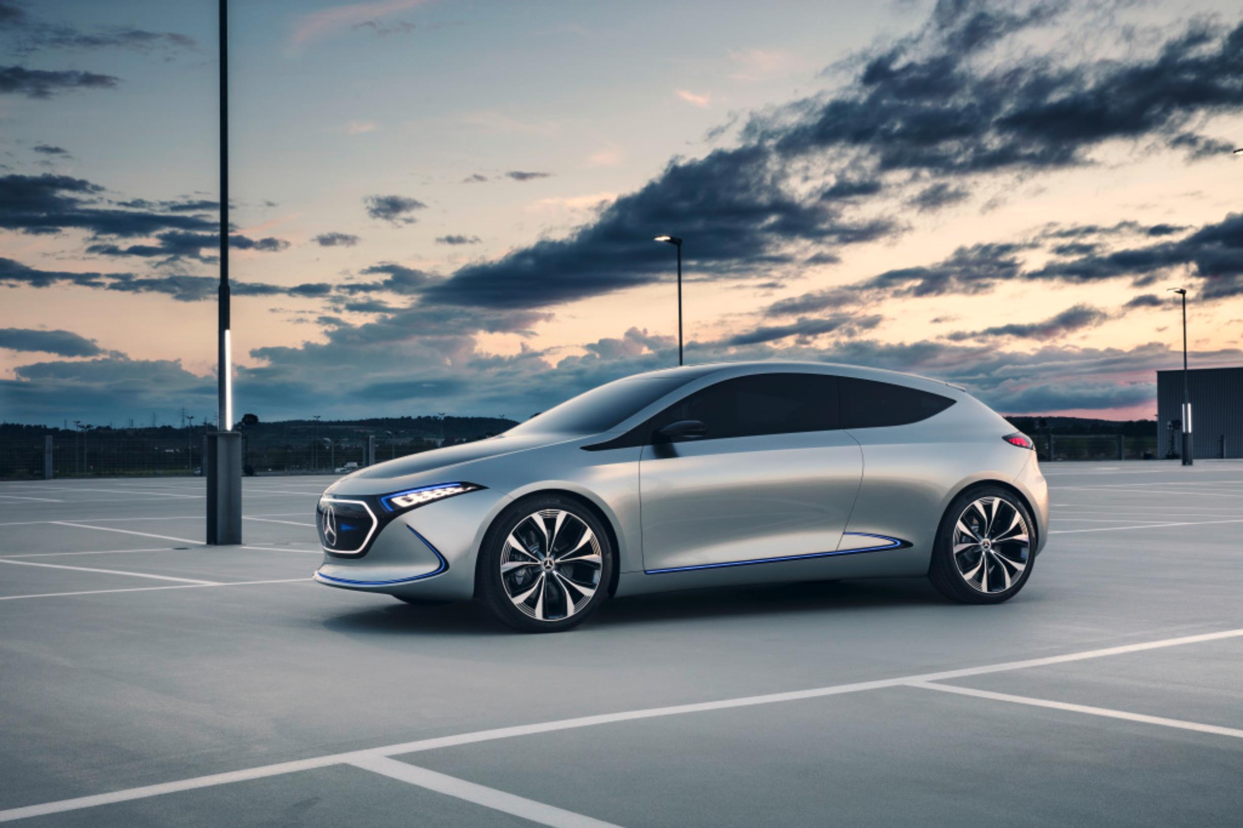 Mercedeksen A-sarja näyttää sähköautona tältä − tuotannossa 2019