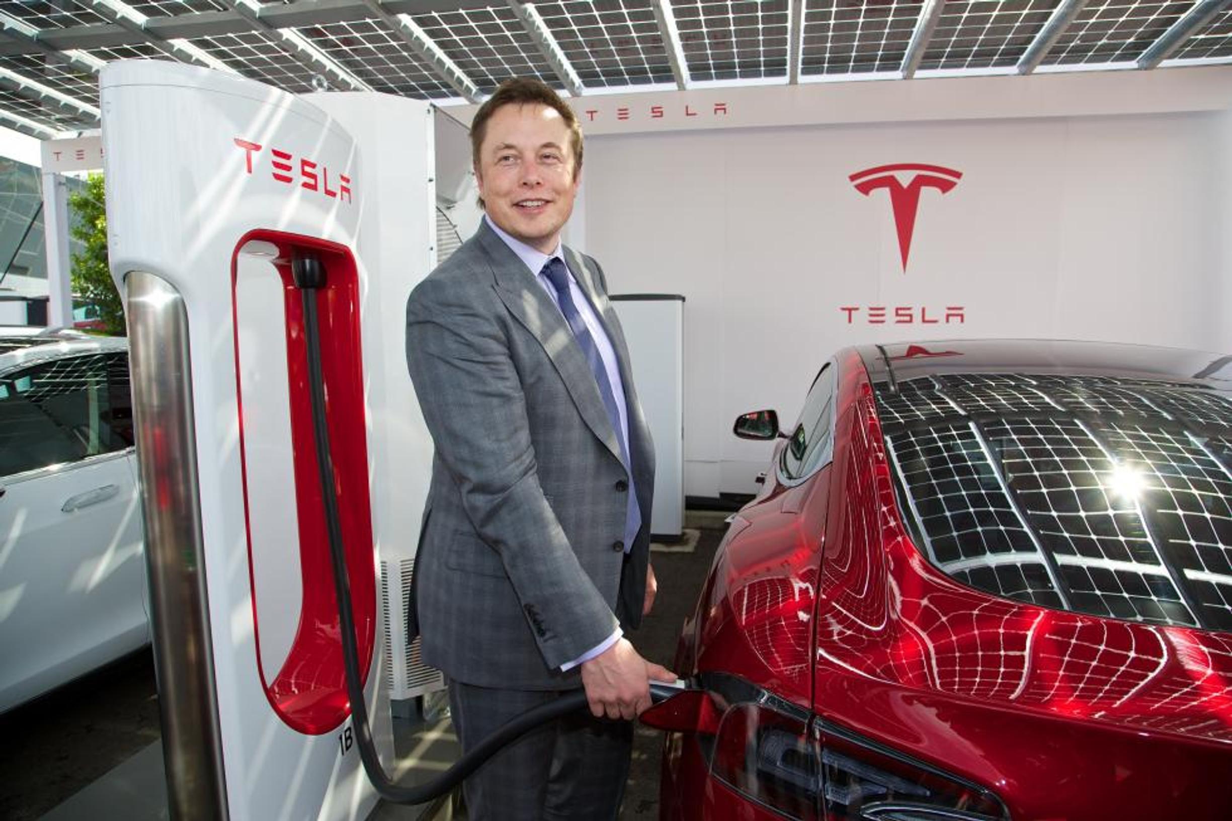 Elon Musk itsekriittisenä Teslan uutta ohjelmistoa kohtaan: ”Ei ole kovin häävi”