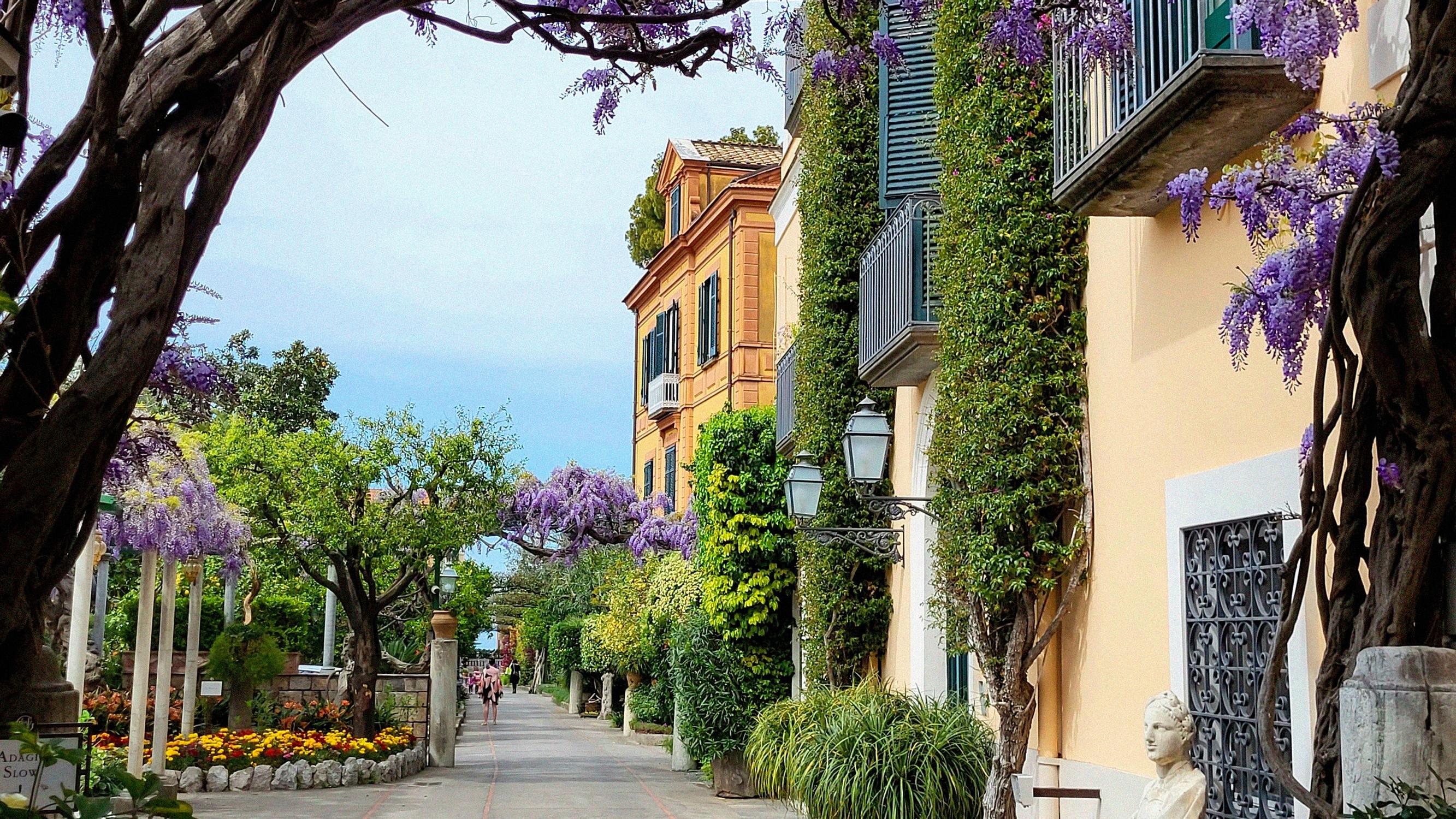 Suloinen Sorrento: tämä Italian kaupunki on leppoisa lomakohde ja portti upealle Amalfin rannikolle