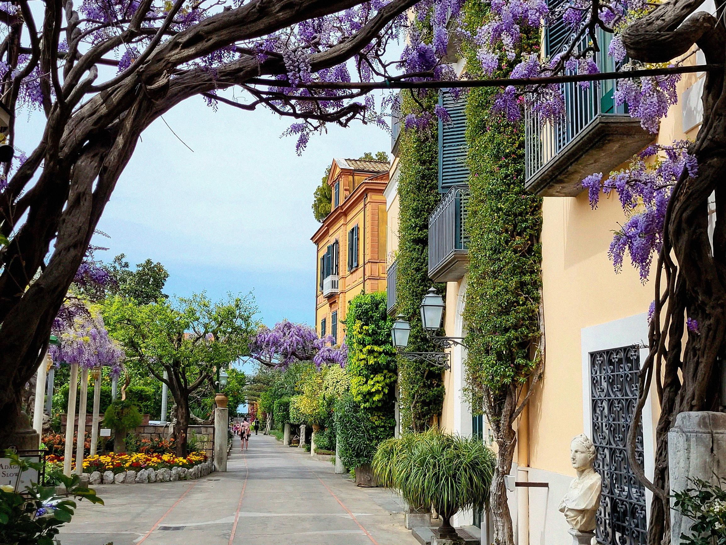 Suloinen Sorrento: tämä Italian kaupunki on leppoisa lomakohde ja portti upealle Amalfin rannikolle