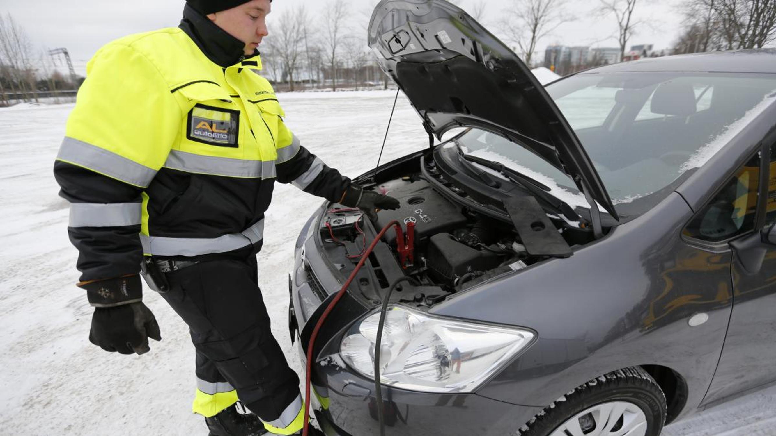 Näillä konsteilla vältät pakkasen aiheuttamat ongelmat – automatkan katkeamiseen kannattaa varautua
