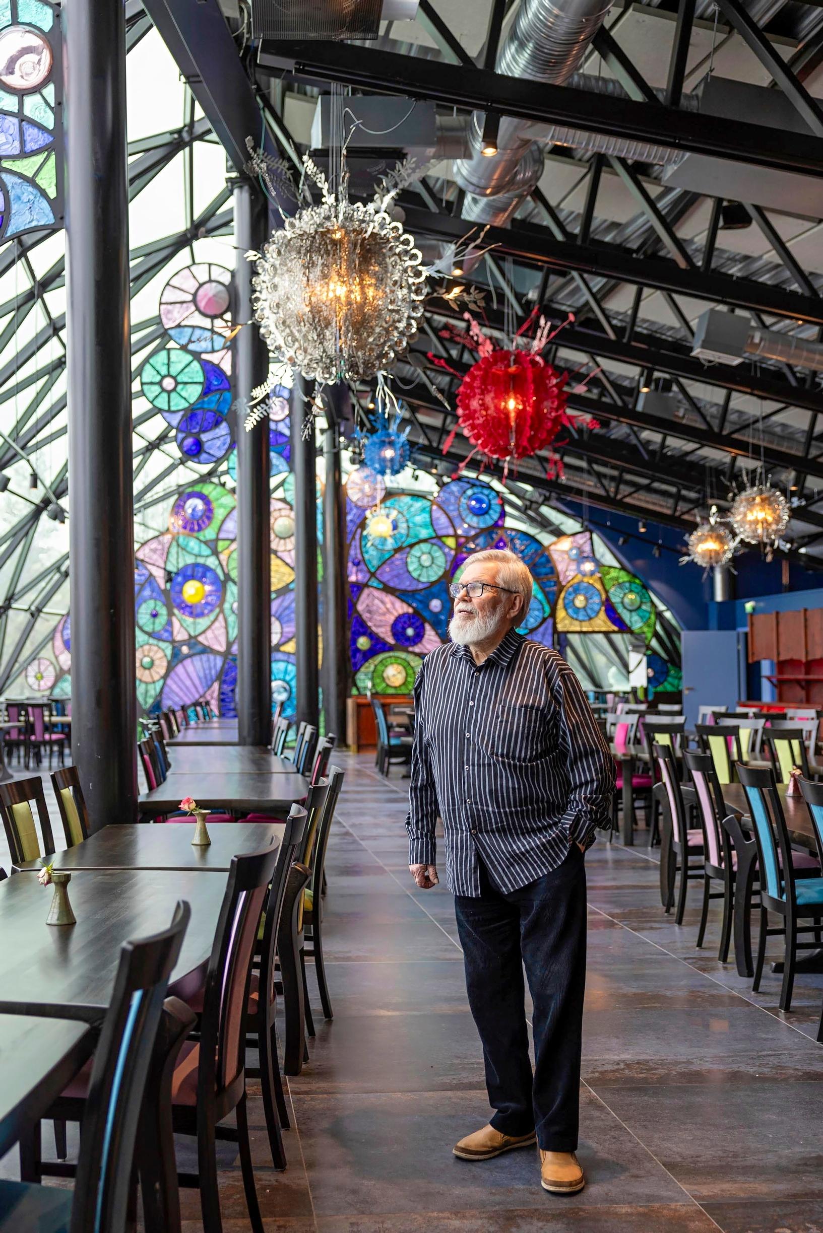 Jussi Eiramo on tehnyt Kakslauttasesta maailmalla tunnetun, ja nykyään se on myös taidekohde.