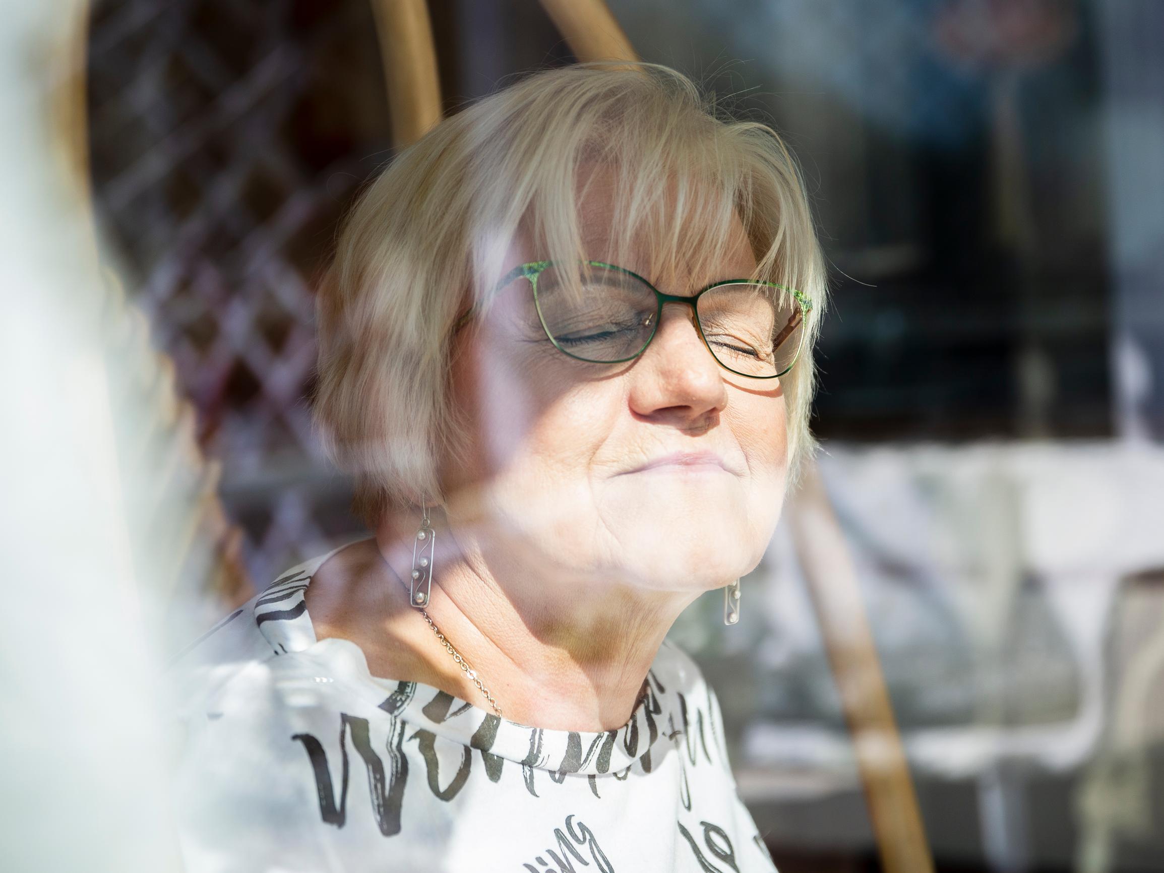 Paula Häkkilä putosi tyhjään uima-altaaseen kesken työpäivän – Aivovamma lopetti työuran ja karkotti osan ystävistä