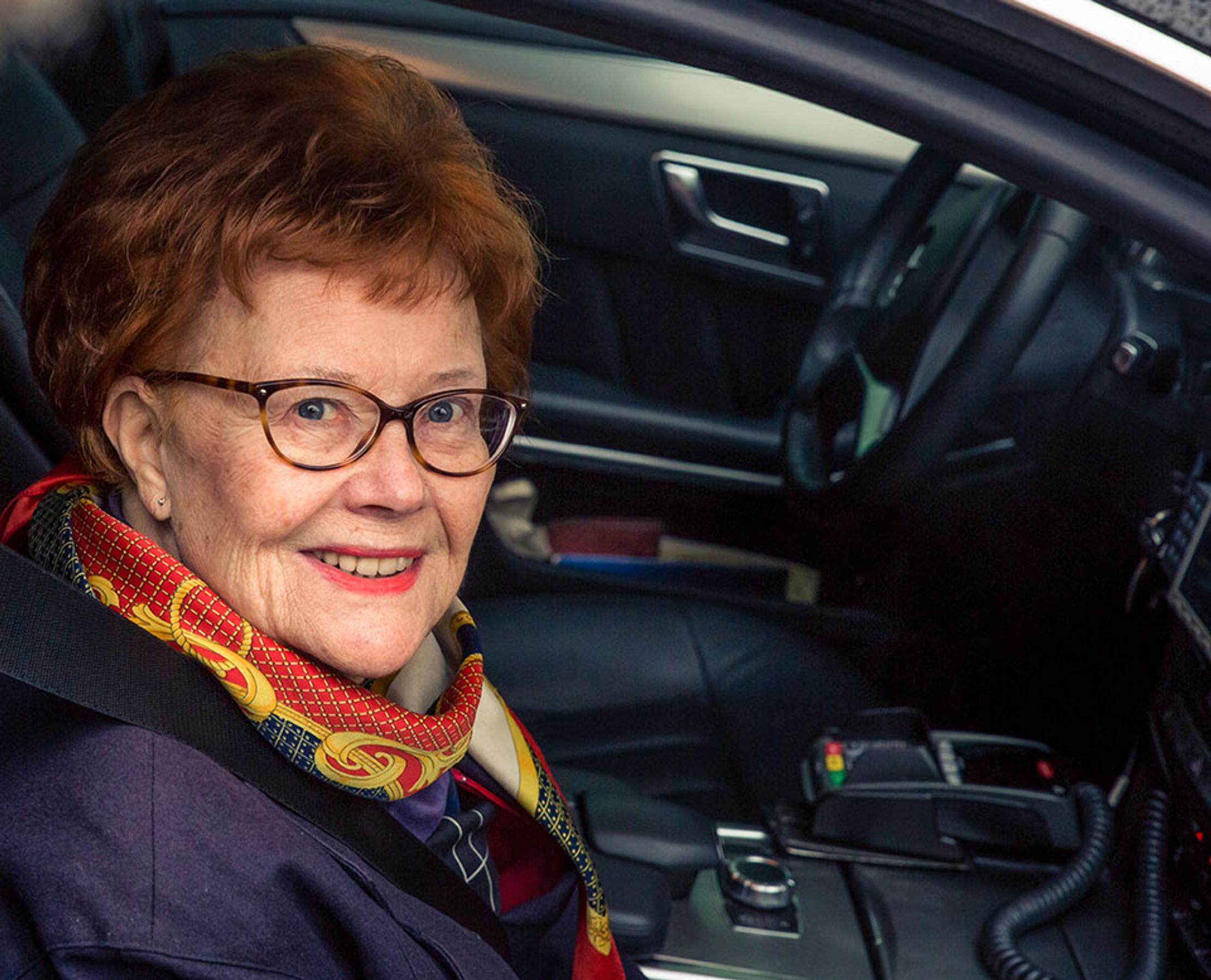 Senioreille oma taksipalvelu