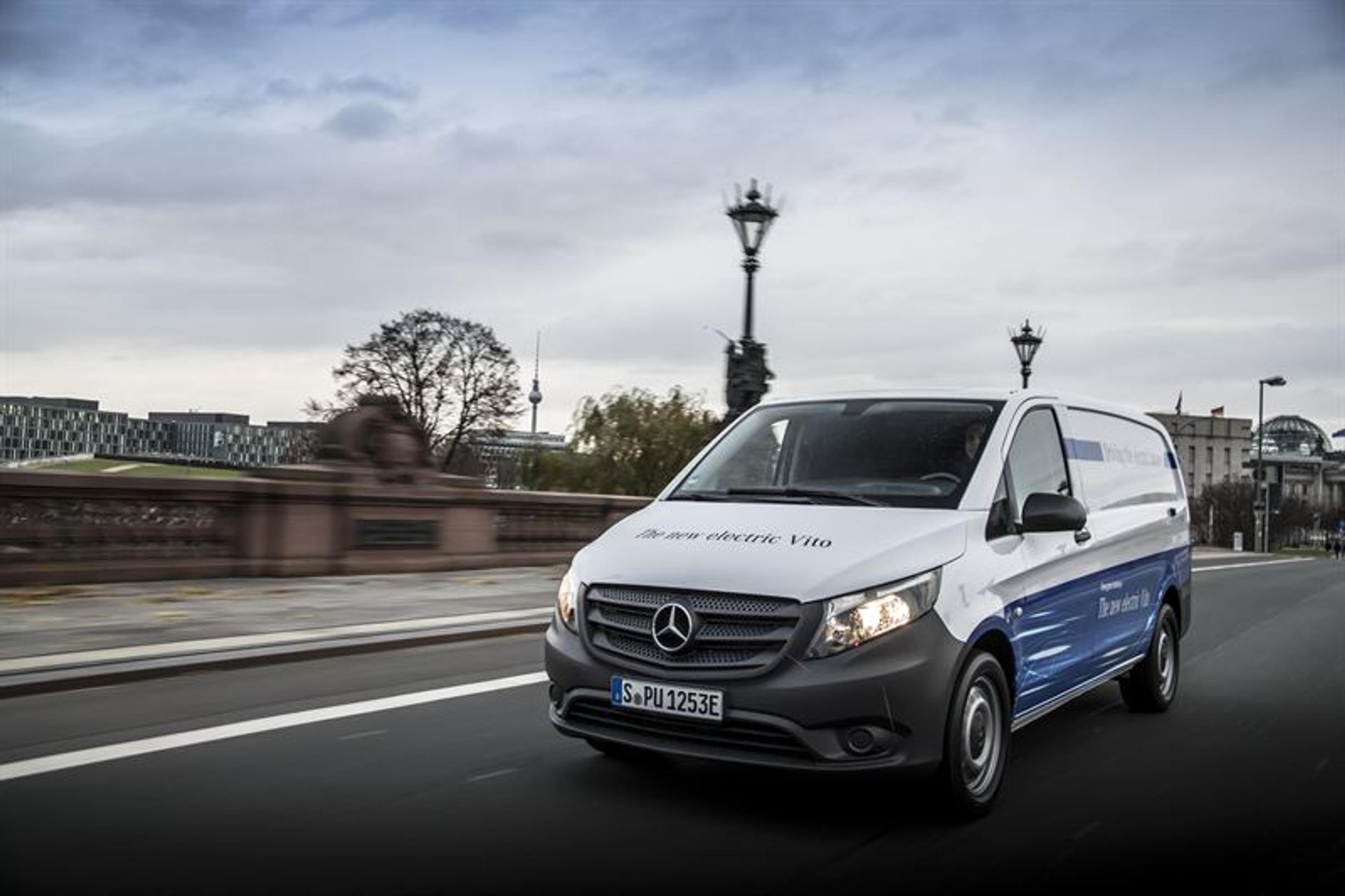 Katso kuva järjettömästä tuhosta: Entisen Mercedeksen työntekijän katkeruus tuli kalliiksi - murjoi luksus-Mersuja miljoonien eurojen arvosta