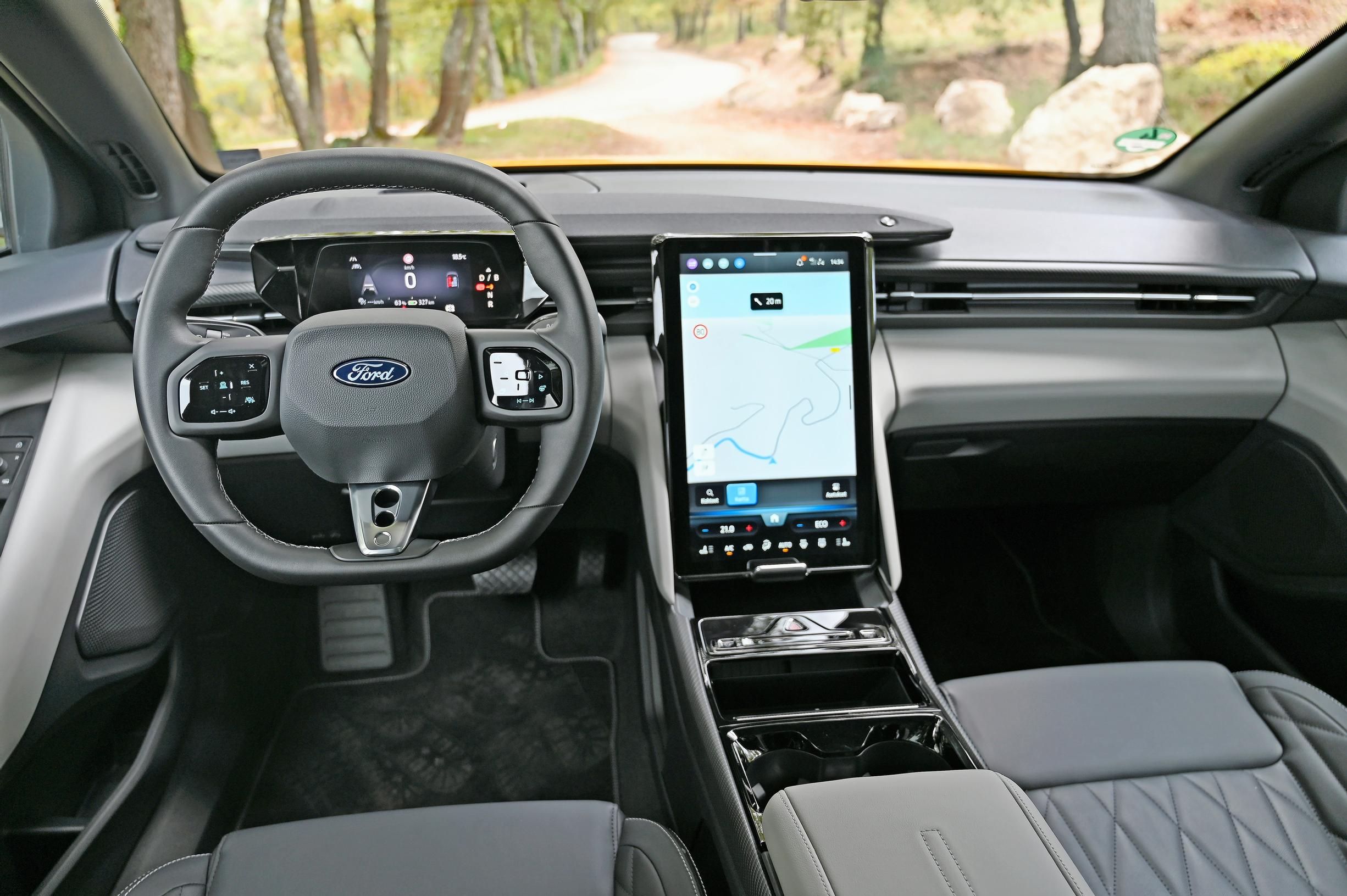 Uuden Ford Caprin sähköauton ohjaamo on käytännössä sama kuin Ford Explorer -sähköautossa.