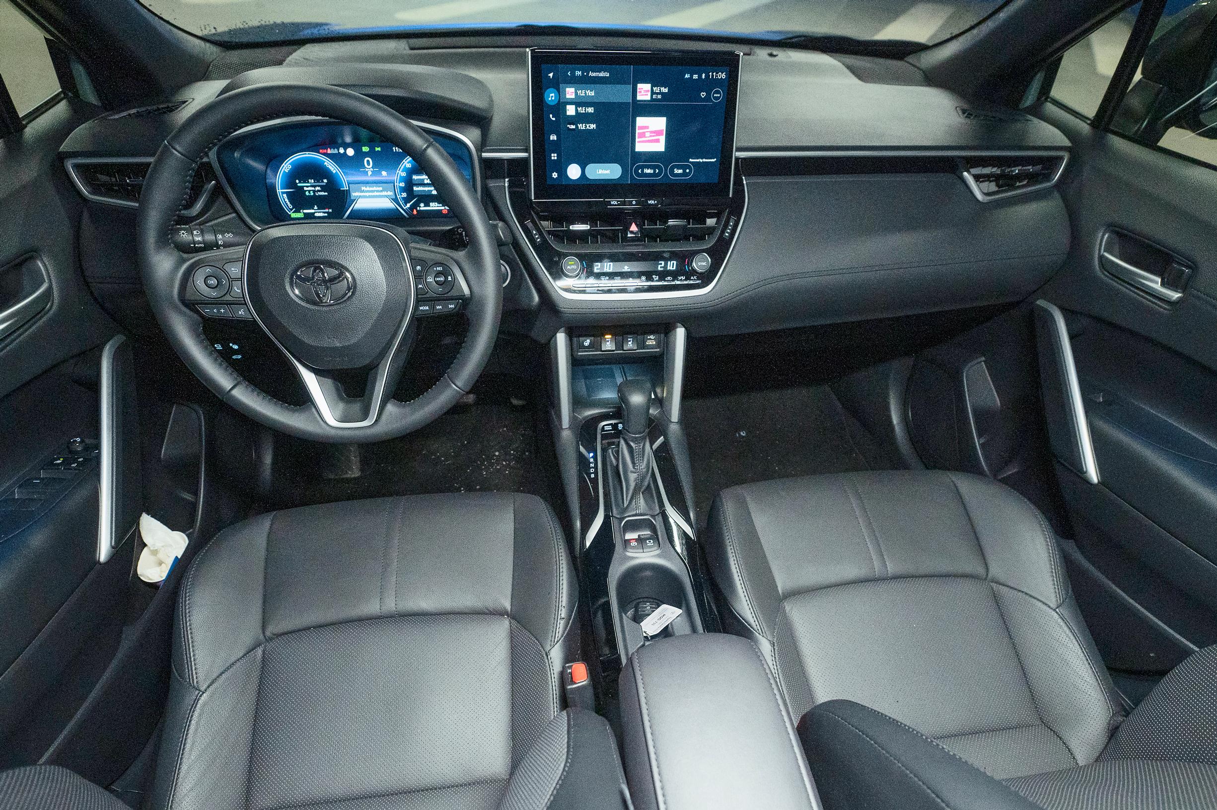 Toyota Corolla Cross ohjaamo