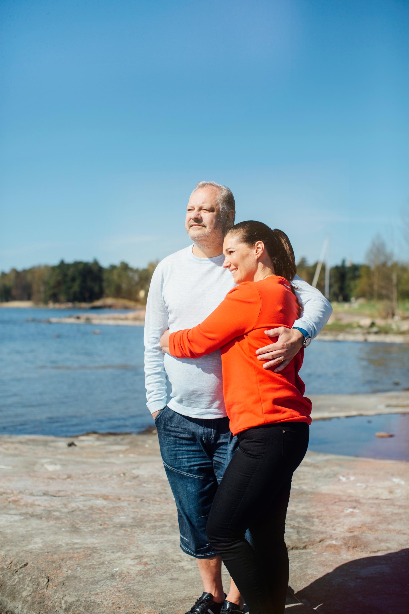 Tuuli Tikkanen ei heti lämmennyt Esa Tikkasen kosiskeluille: "Kavahdin Esan kuuluisuutta"