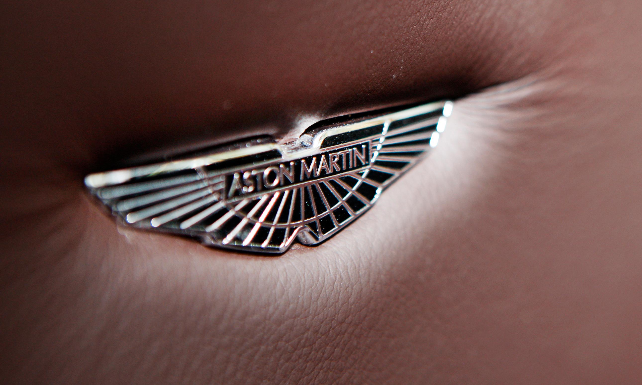 Aston Martin yrittää "naisistua"