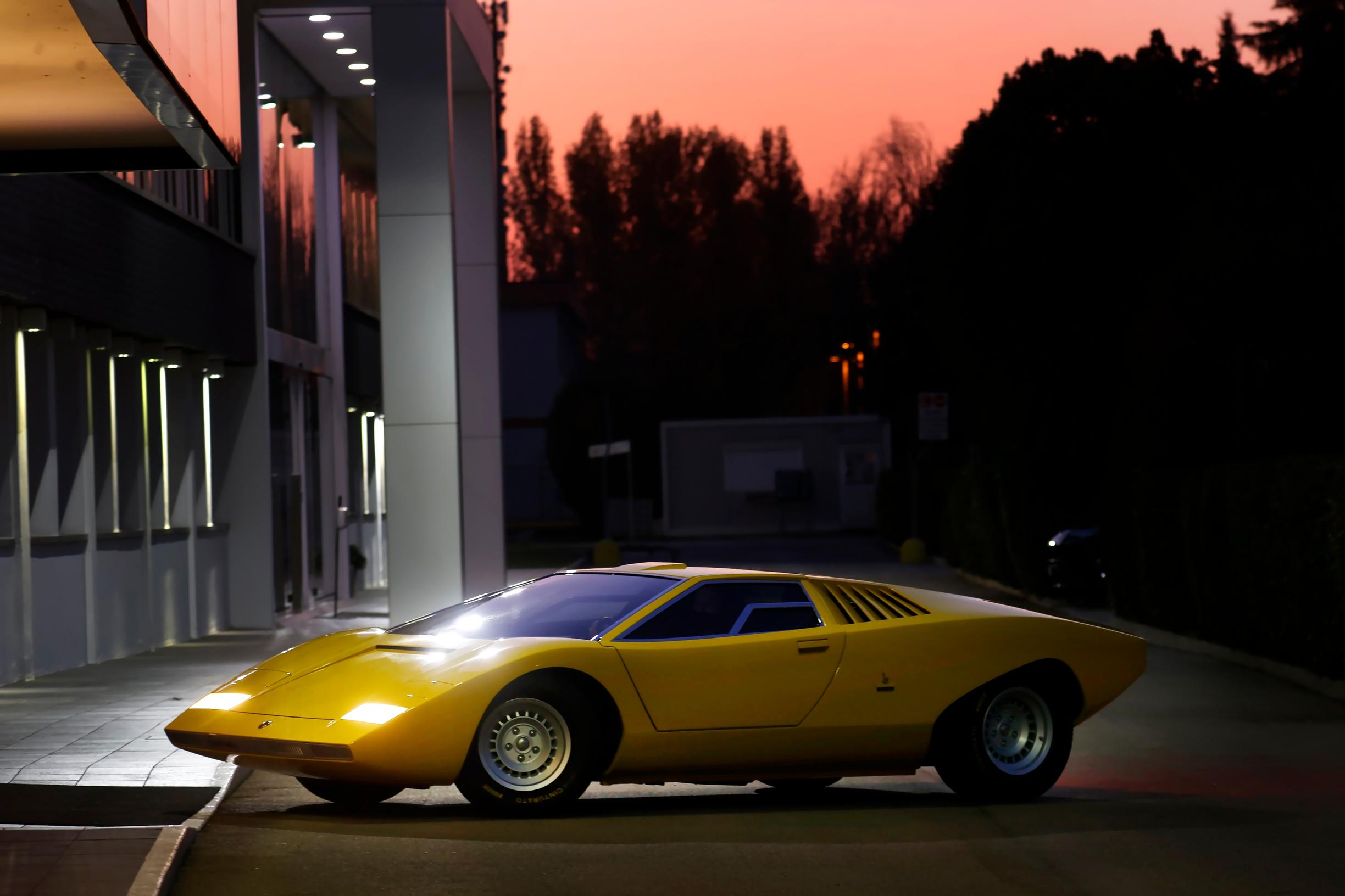 Lamborghini Countach LP500 | Superauton jälleensyntymä 