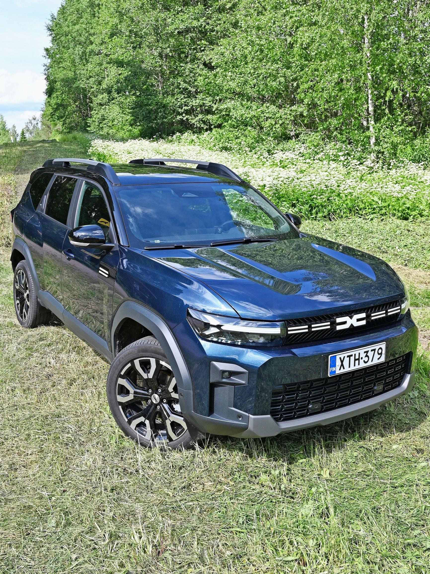 Dacia Bigster 155 Hybrid – Tonnin vetokyky plus enemmän tilaa ja varusteita kuin Dusterissa, mutta rengasmelu ja näkyvyys rokottavat