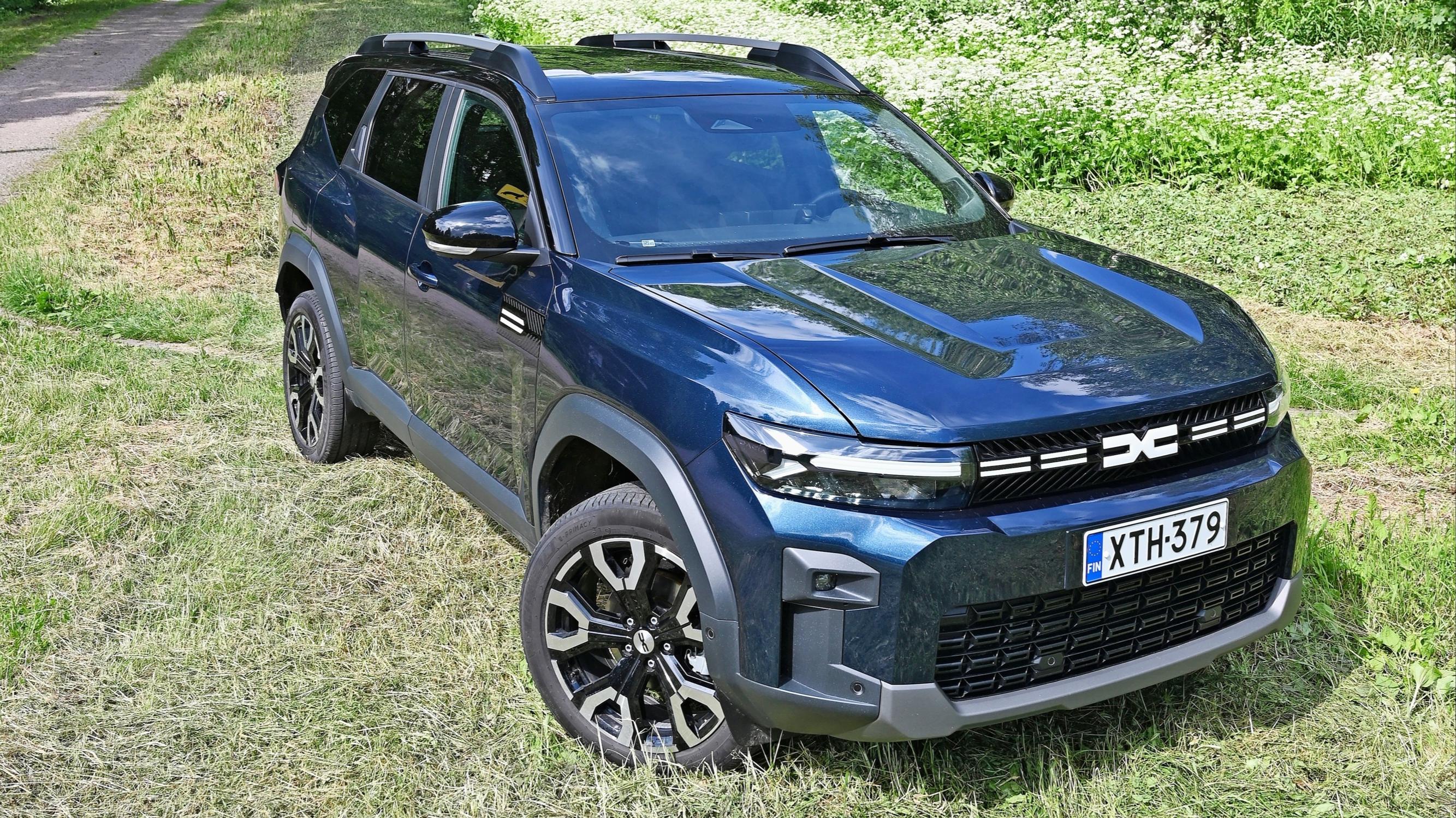 Dacia Bigster 155 Hybrid – Tonnin vetokyky plus enemmän tilaa ja varusteita kuin Dusterissa, mutta rengasmelu ja näkyvyys rokottavat