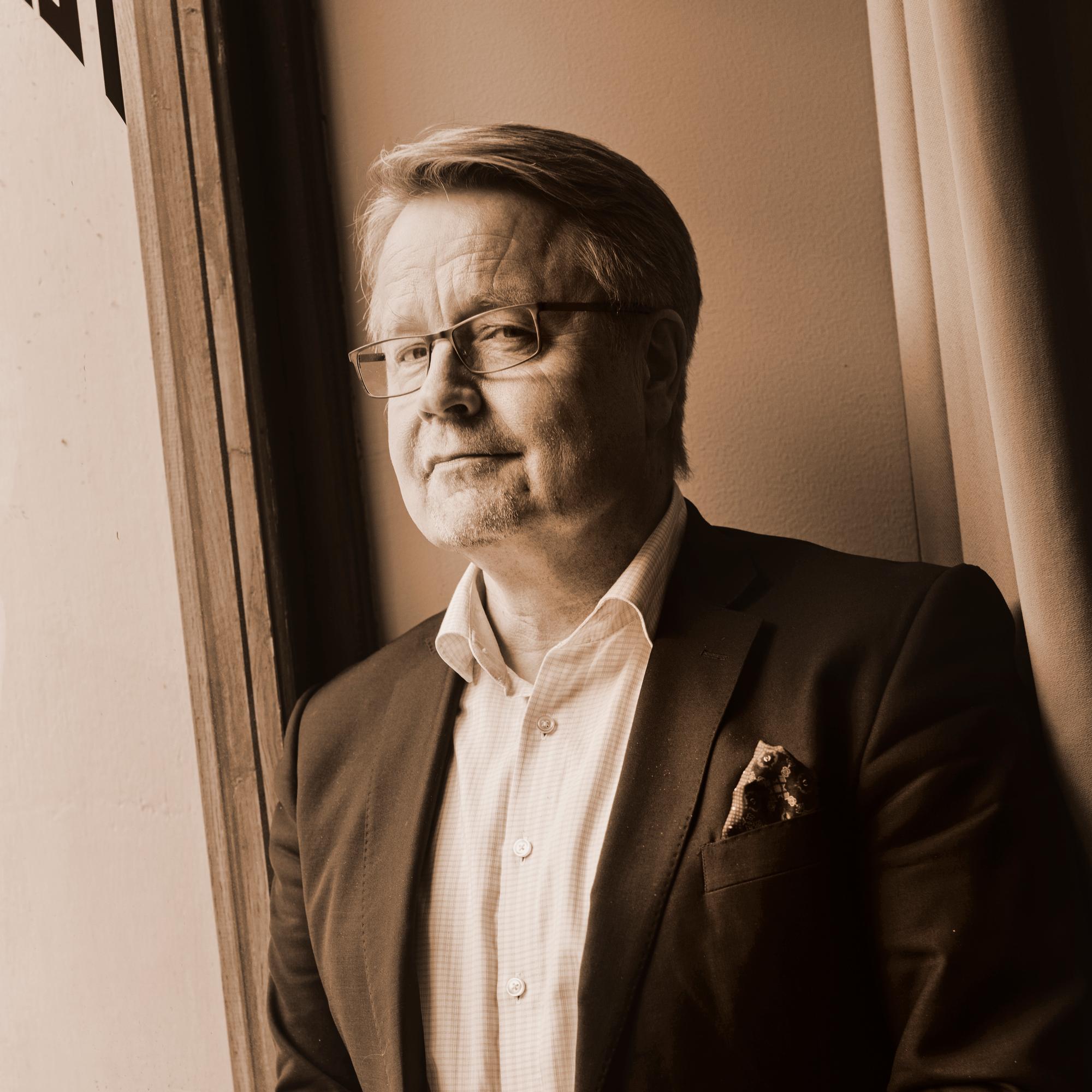 Matti Apunen: Tyttäreni saavat minut ymmärtämään oman naurettavuuteni