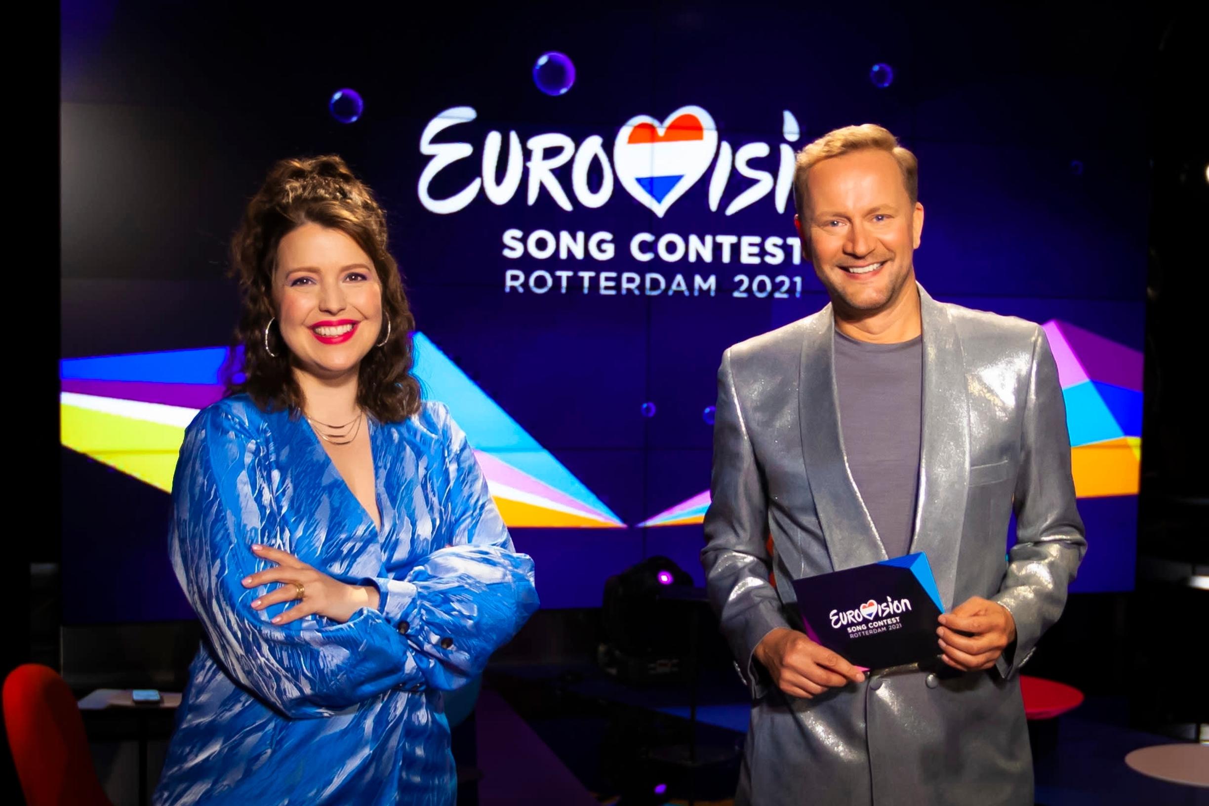Mikko Silvennoinen ja juontajakollega Eva Frantz euroviisutunnelmissa Rotterdamissa 2021.