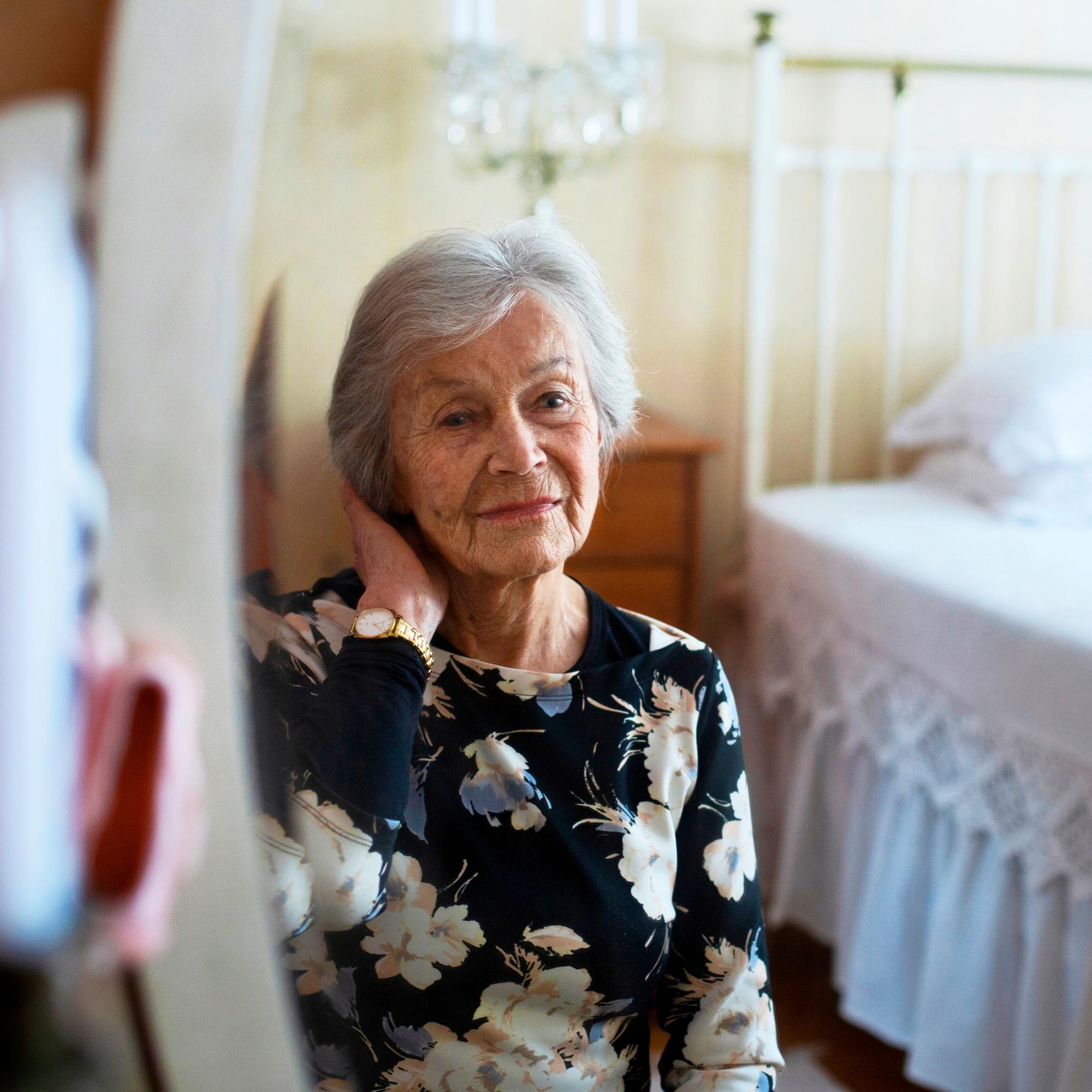 Kirjailija Raisa Lardot täyttää 85 vuotta: ”Olen odottanut vuosikymmenet jotakin palkintoa” – Autofiktion pioneerin lapsuutta varjosti trauma 