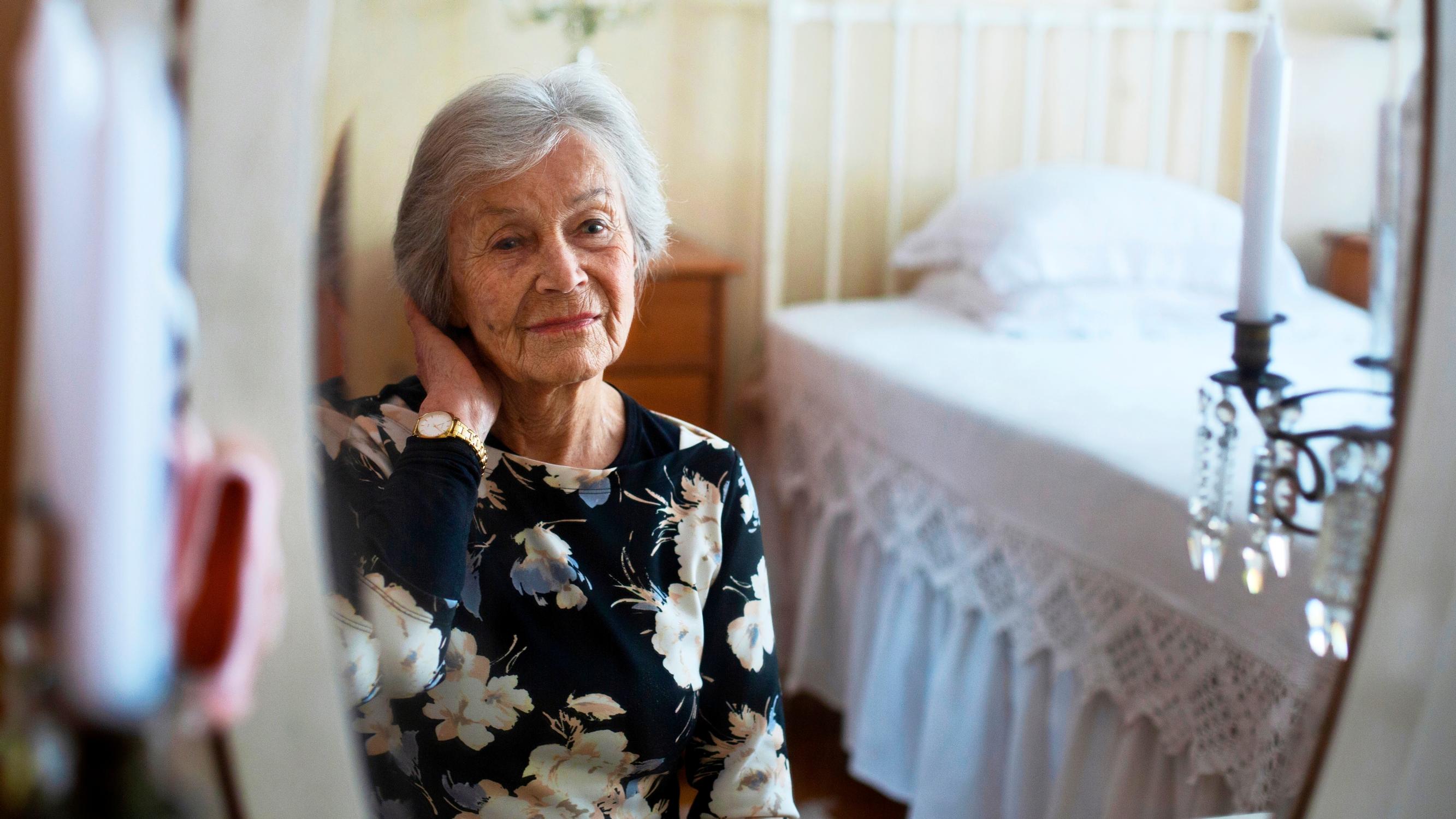 Kirjailija Raisa Lardot täyttää 85 vuotta: ”Olen odottanut vuosikymmenet jotakin palkintoa” – Autofiktion pioneerin lapsuutta varjosti trauma 