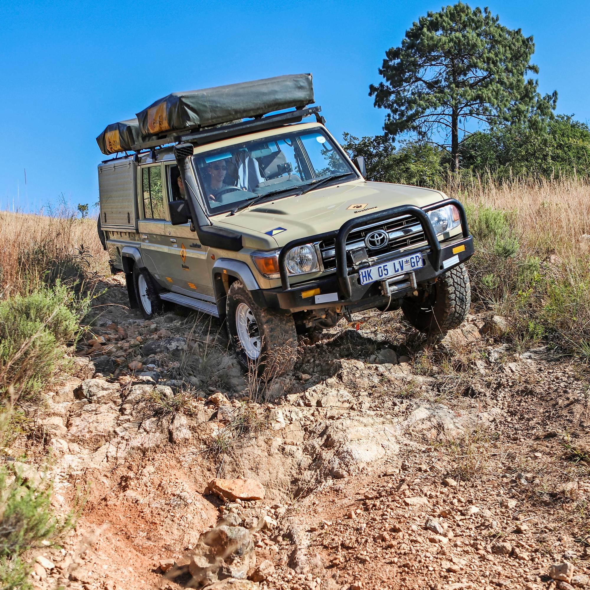 Millainen auto on paras Suomen talveen? Toyota Land Cruiser, Chevrolet Blazer vai Patria AMV? Valitse minkä haluat, mutta se paras vaihtoehto löytyy tältä listalta