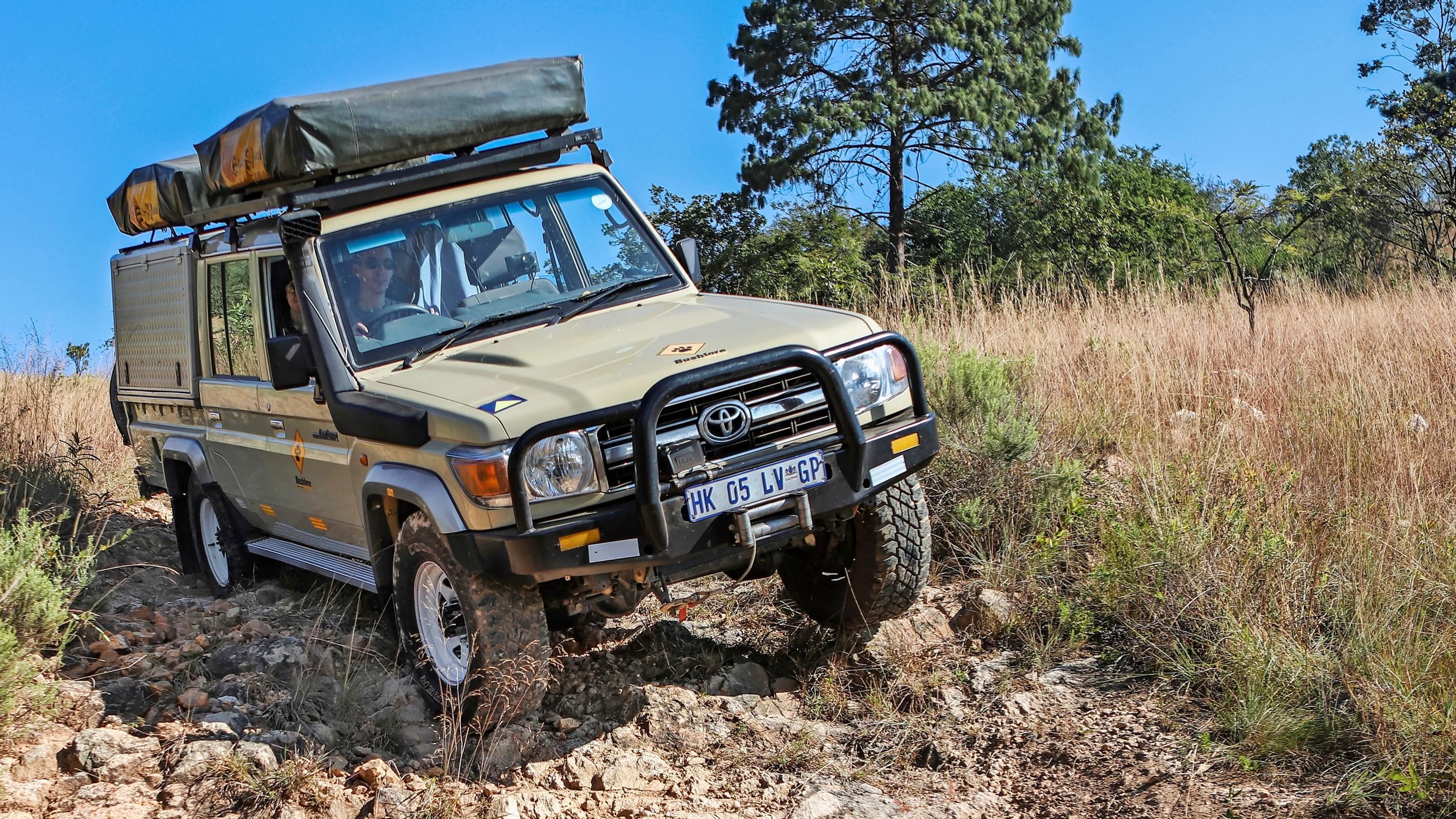 Millainen auto on paras Suomen talveen? Toyota Land Cruiser, Chevrolet Blazer vai Patria AMV? Valitse minkä haluat, mutta se paras vaihtoehto löytyy tältä listalta