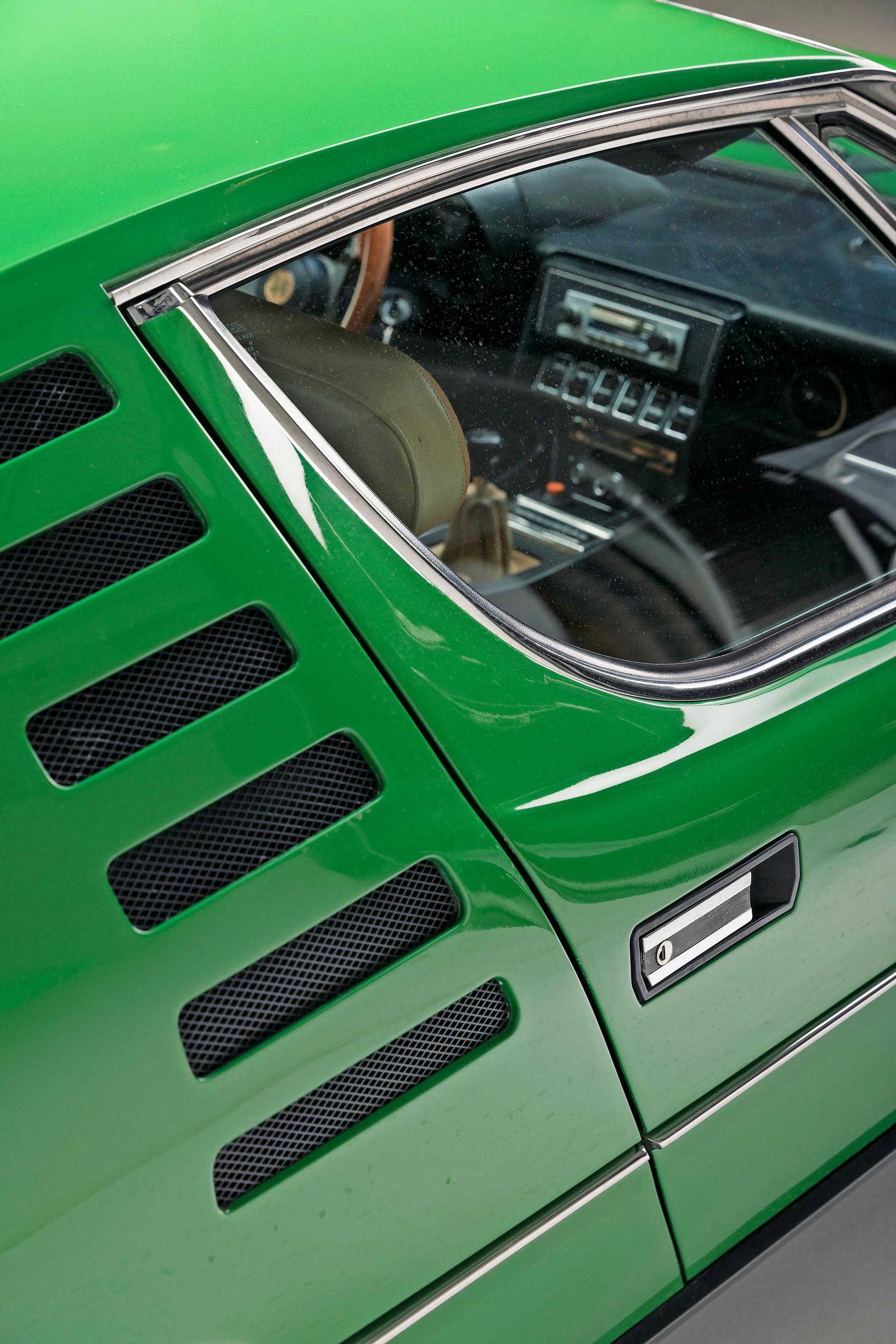 Alfa Romeo Montrealin B/C-pilariin muotoillut "tuuletusaukot" ovat lähinnä näyttävää kosmetiikkaa.