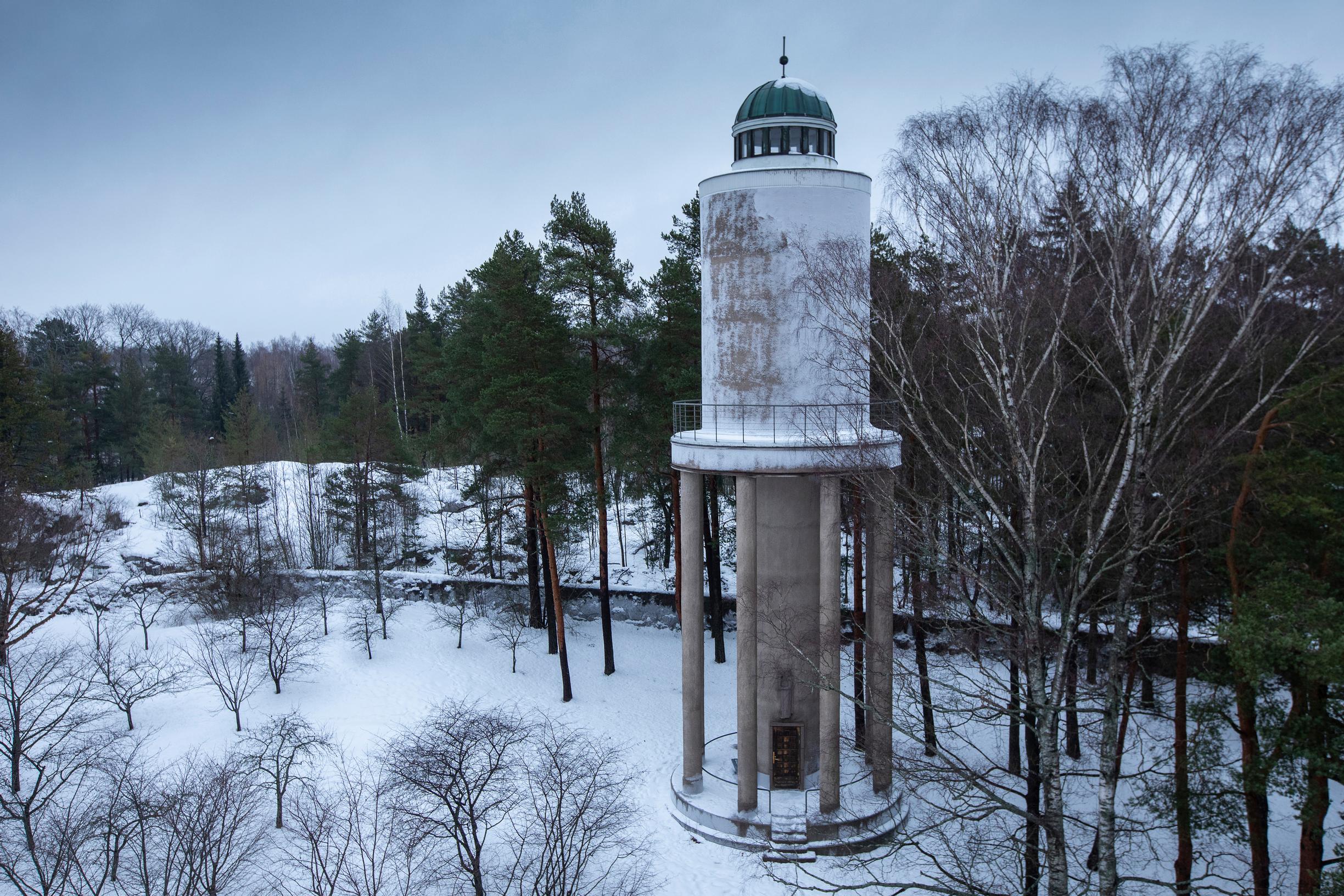 Malmin hautausmaan vesitorni ei ole enää käytössä. Ennen sitä tarvittiin istutusten kasteluun.