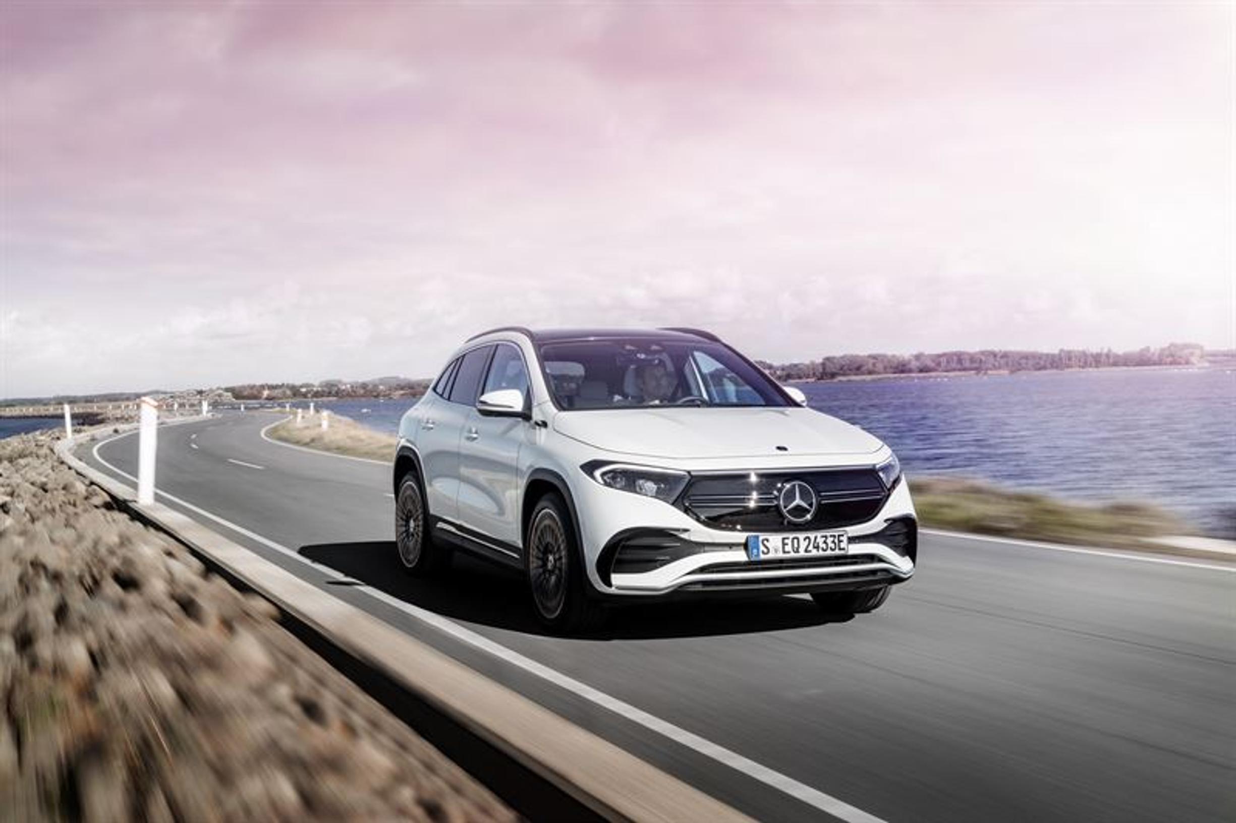 Mercedes esitteli uuden kompaktiluokan täyssähköautonsa – katsot kuvat ja kaikki faktat