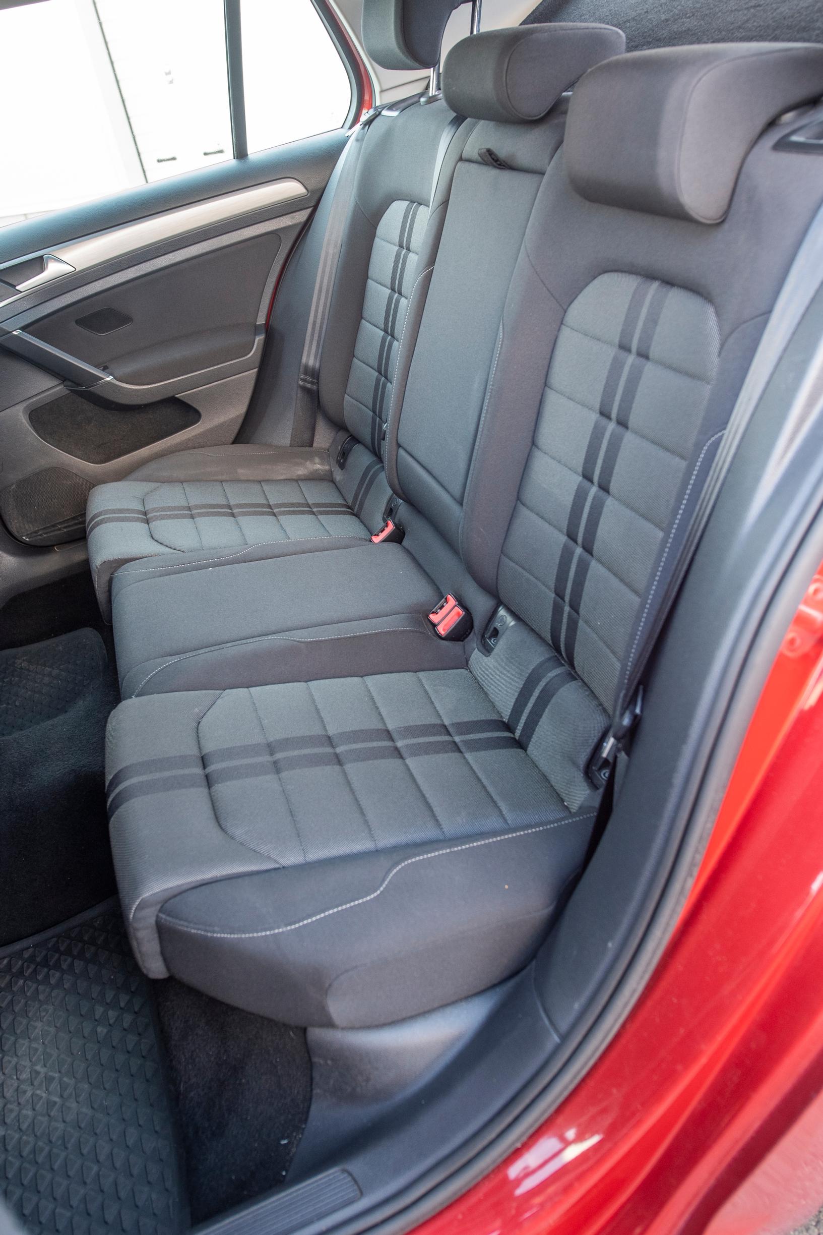 VW Golf vm. 2014 Comfortline 1.4 TSI DSG takapenkki