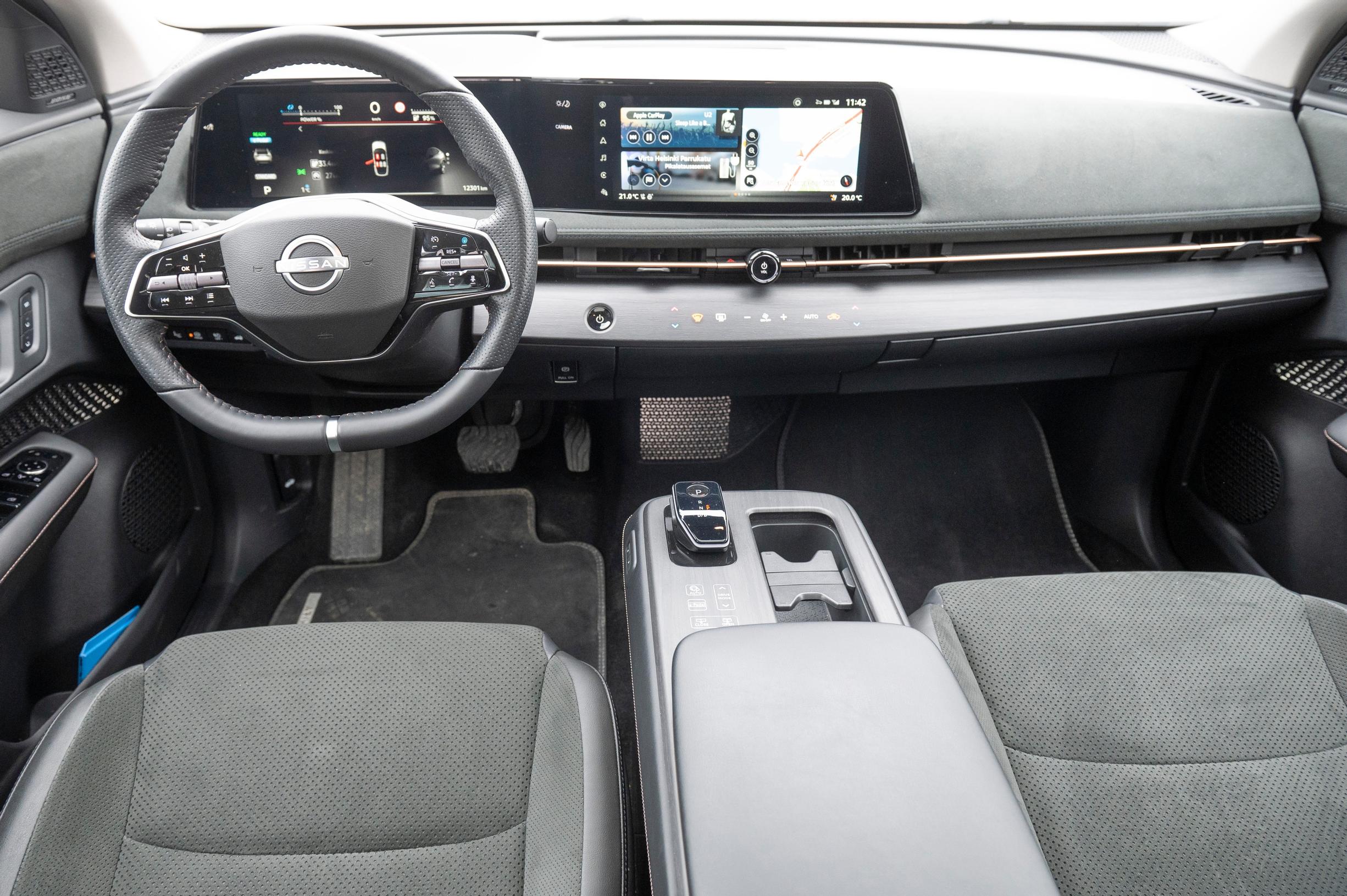 Nissan Ariya 87 kWh FWD Evolven ohjaamo