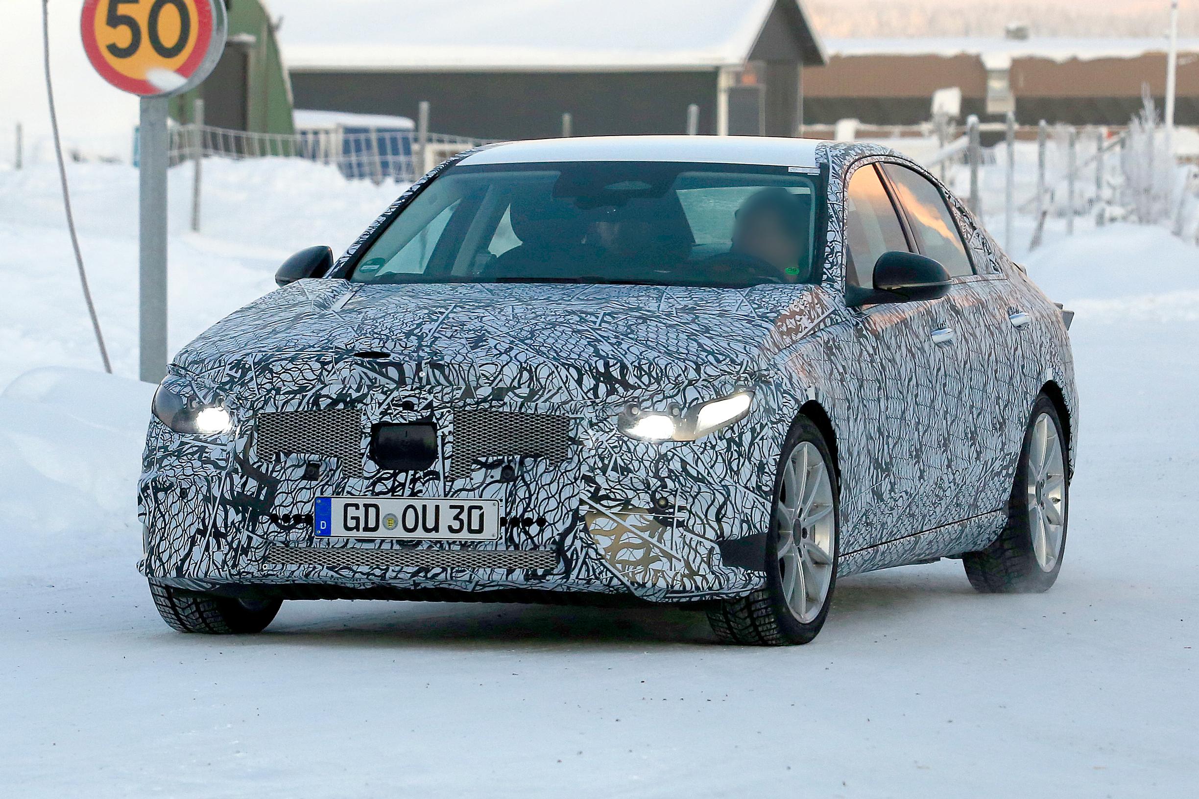 Uusissa salakuvissa Mercedeksen C-sarja