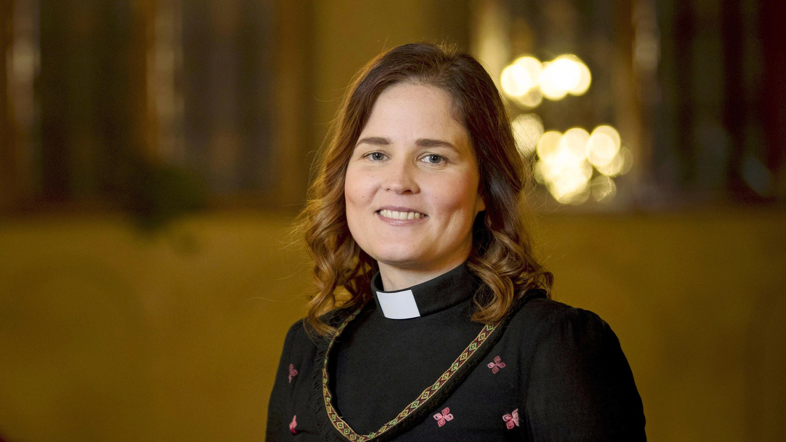 Mari Leppänen vihittiin Turun piispaksi: ”Toivon, ettei kukaan jää yksin – Jos tuntuu, ettei selviä, kirkkojen ovet ovat auki”