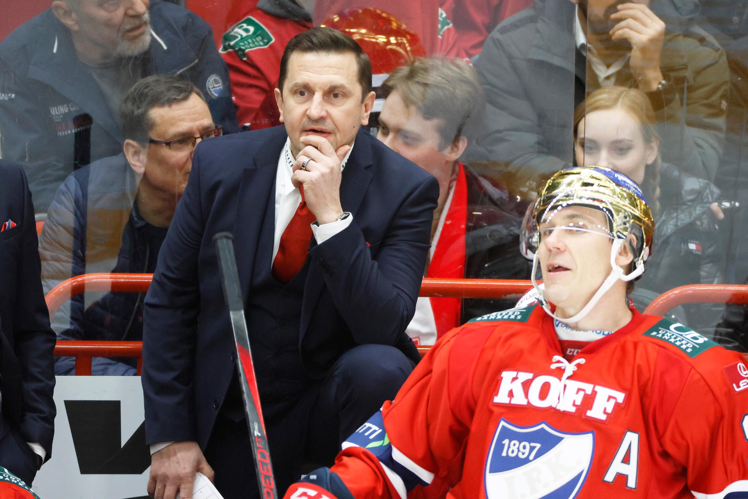 Petteri Sihvonen iskee HIFK:n arkaan paikkaan: Tommi Niemelä on tehnyt Ilveksestä rasvatun koneen neljässä kuukaudessa, kun Ville Peltonen kompuroi yhä neljä vuotta myöhemmin 