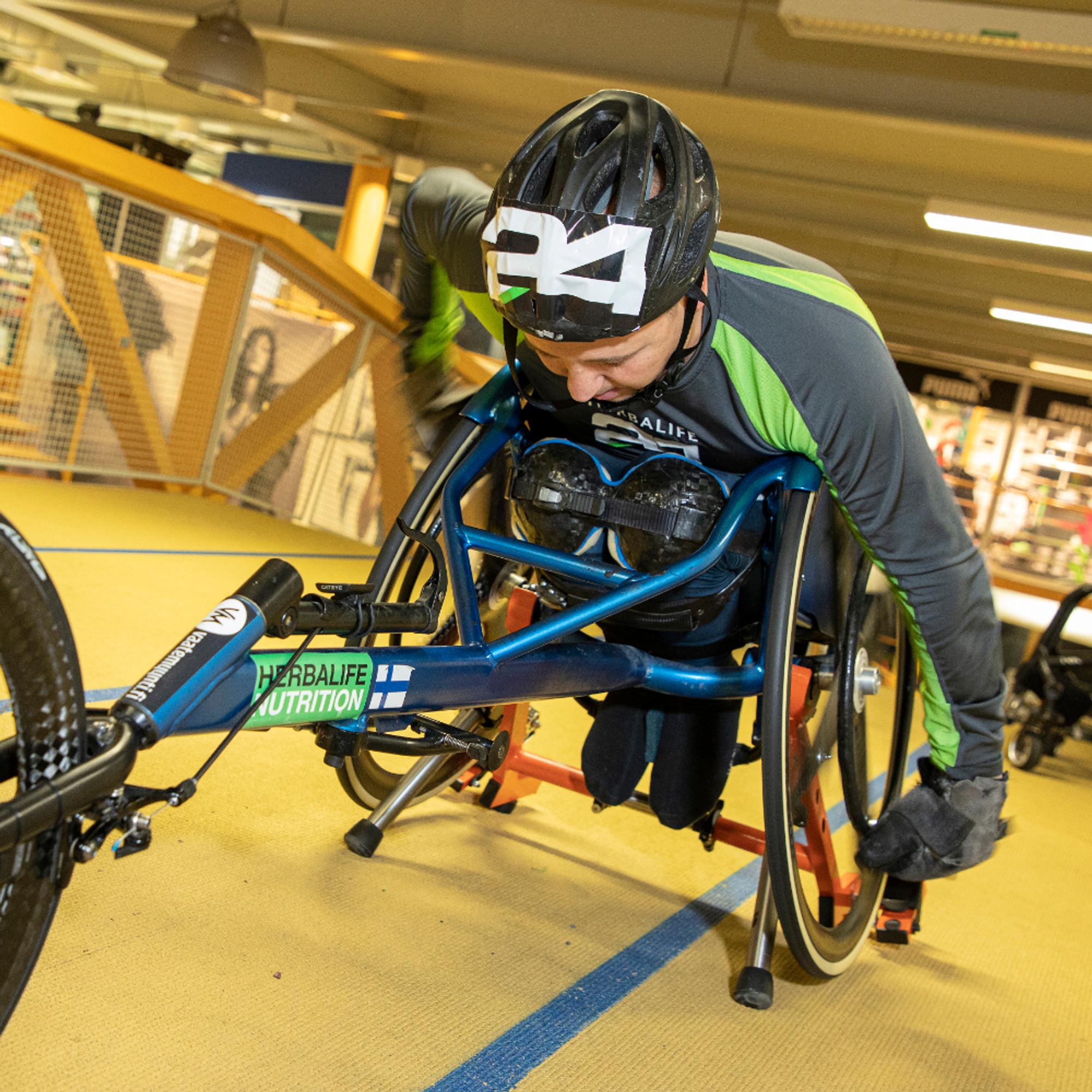 Toni Piispanen halvaantui karatenäytöksessä – Kultaa paralympialaisista: ”Ei kannata antaa periksi!”