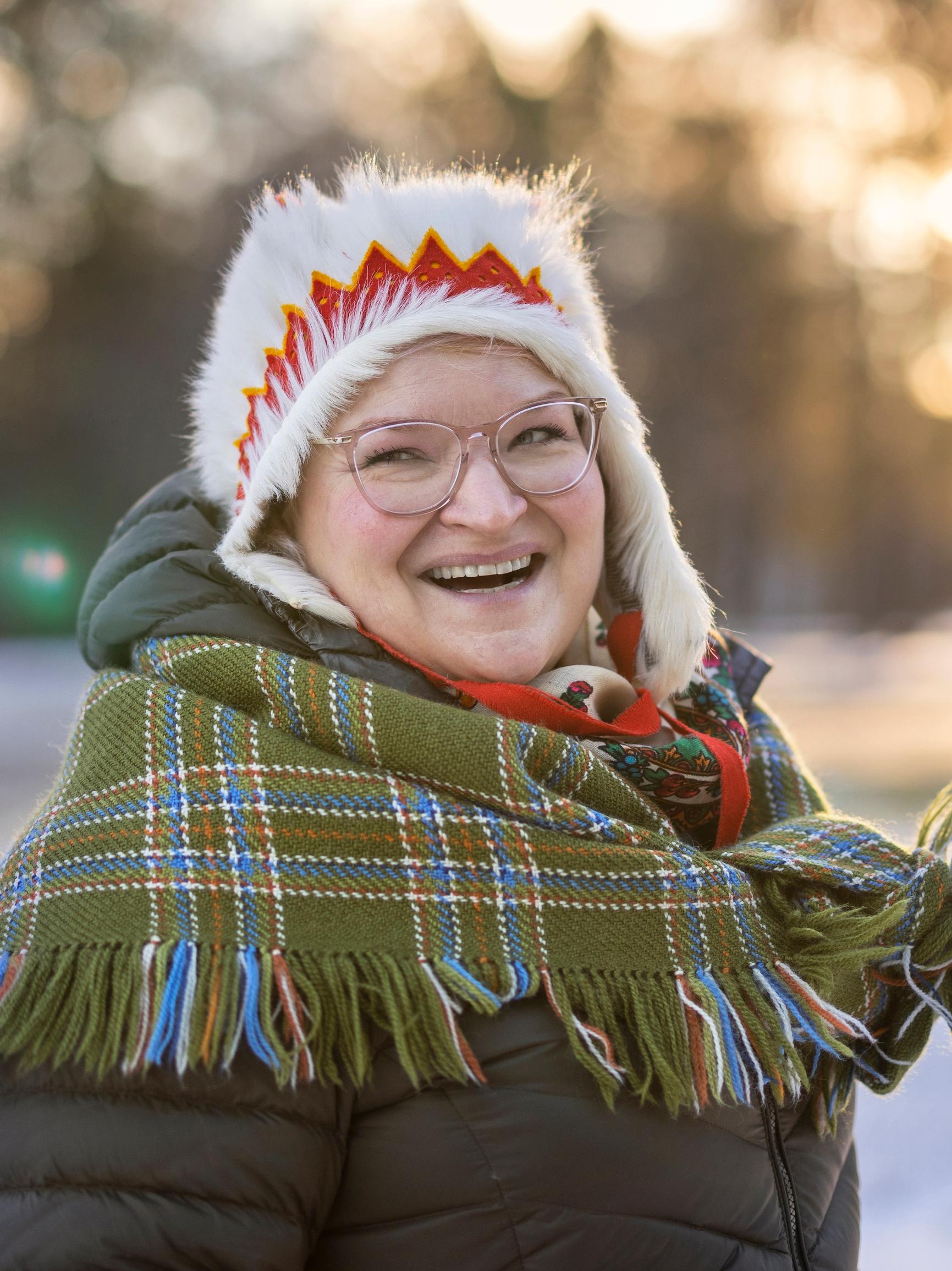 ”Pidin lapinlakkia jo päiväkodissa” – Marja-Leena Virtanen on rohkeampi pukeutuja kuin moni muu saamelainen