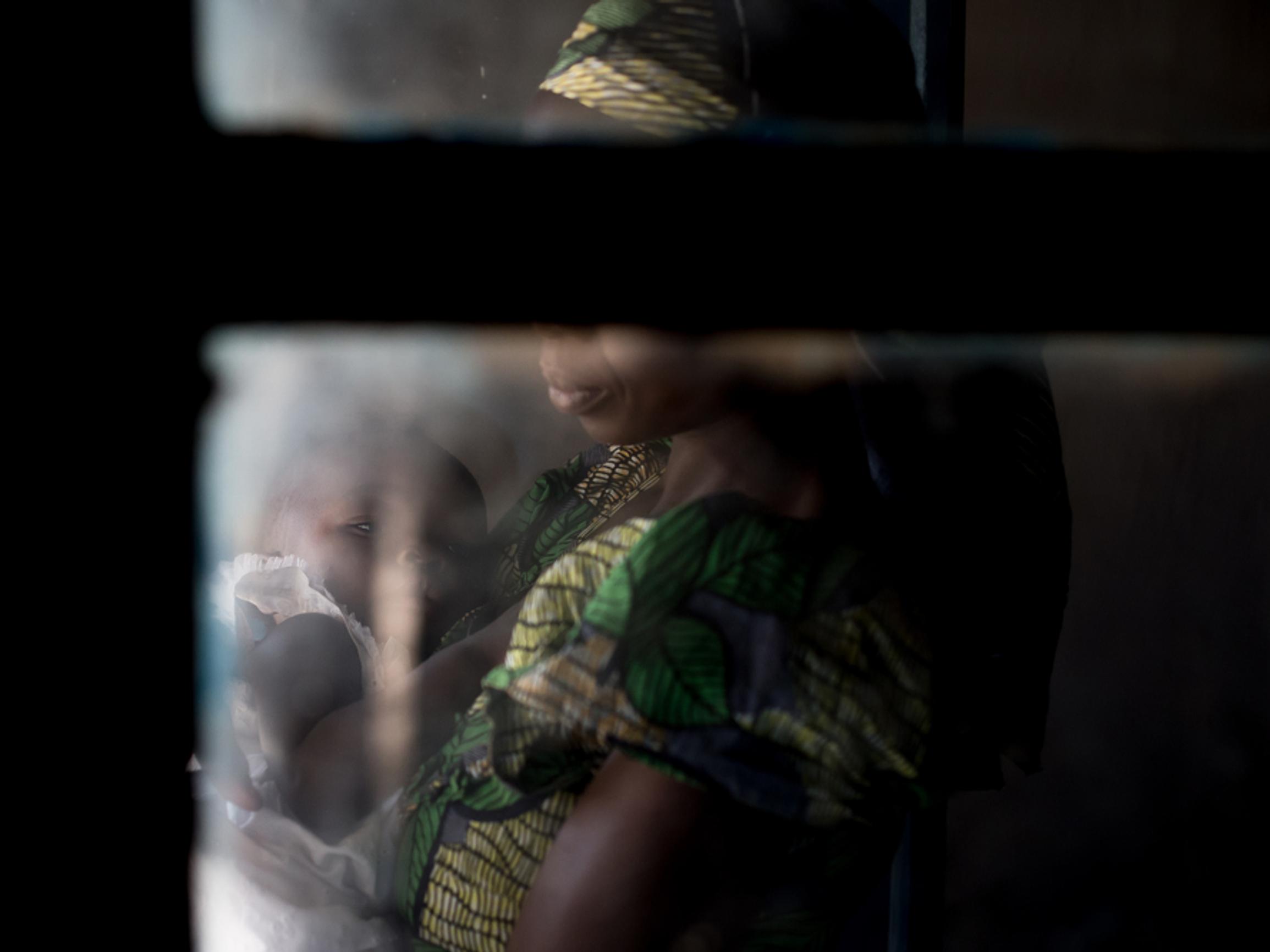 Puoskariabortteja ja seksuaaliväkivaltaa: konfliktialueilla työskennelleet suomalaiset kertovat naisten vaikeasta asemasta