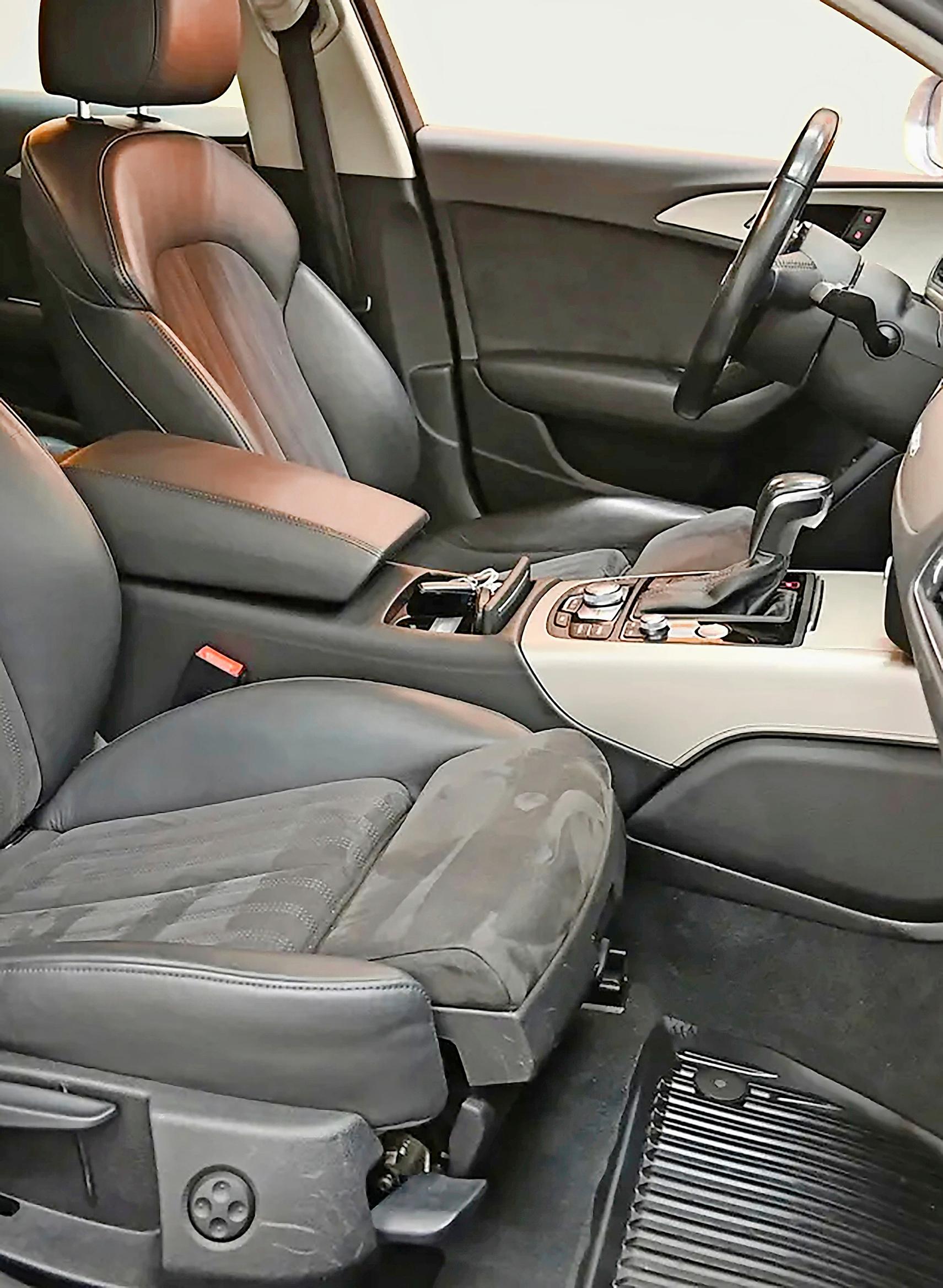 Audi A6 Allroadin edessä on muhkeat sporttipenkit. Eipähän selkä väsy pidemmälläkään taipaleella.