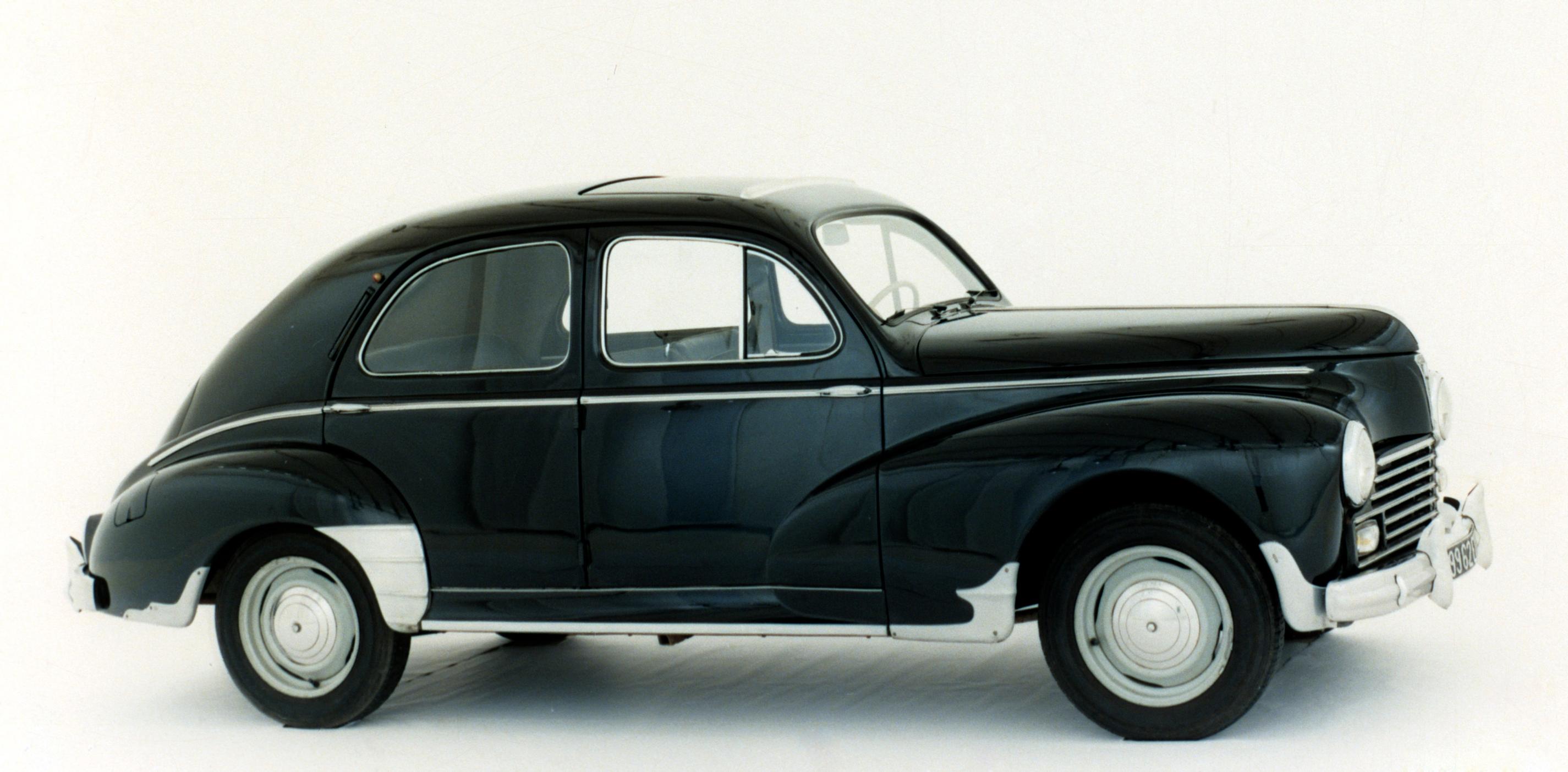 Peugeot 203 esiteltiin vuonna 1947.