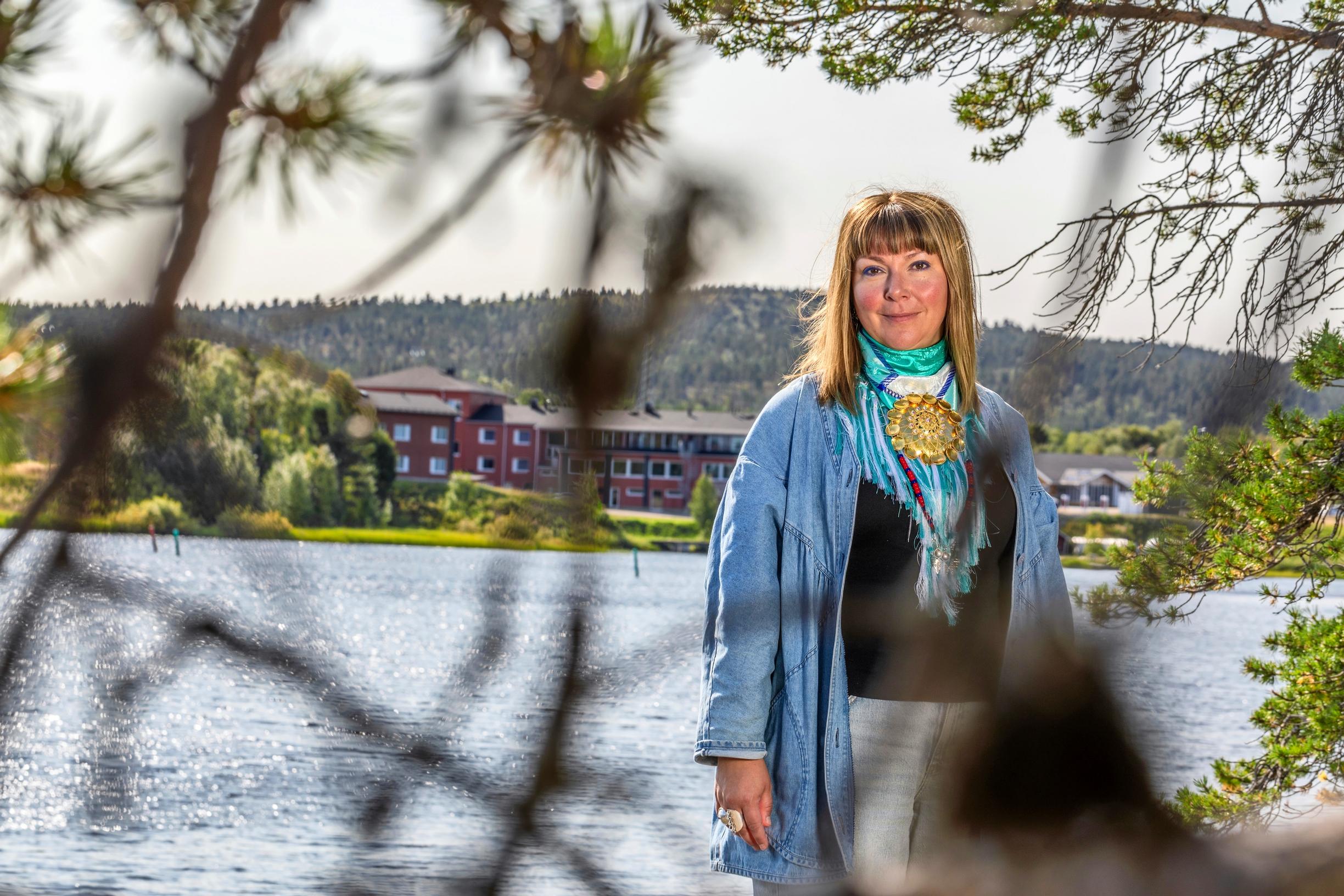 Taiteellinen johtaja Anna Näkkäläjärvi-Länsman visioi jo ensi vuoden festivaalin ohjelmistoa.