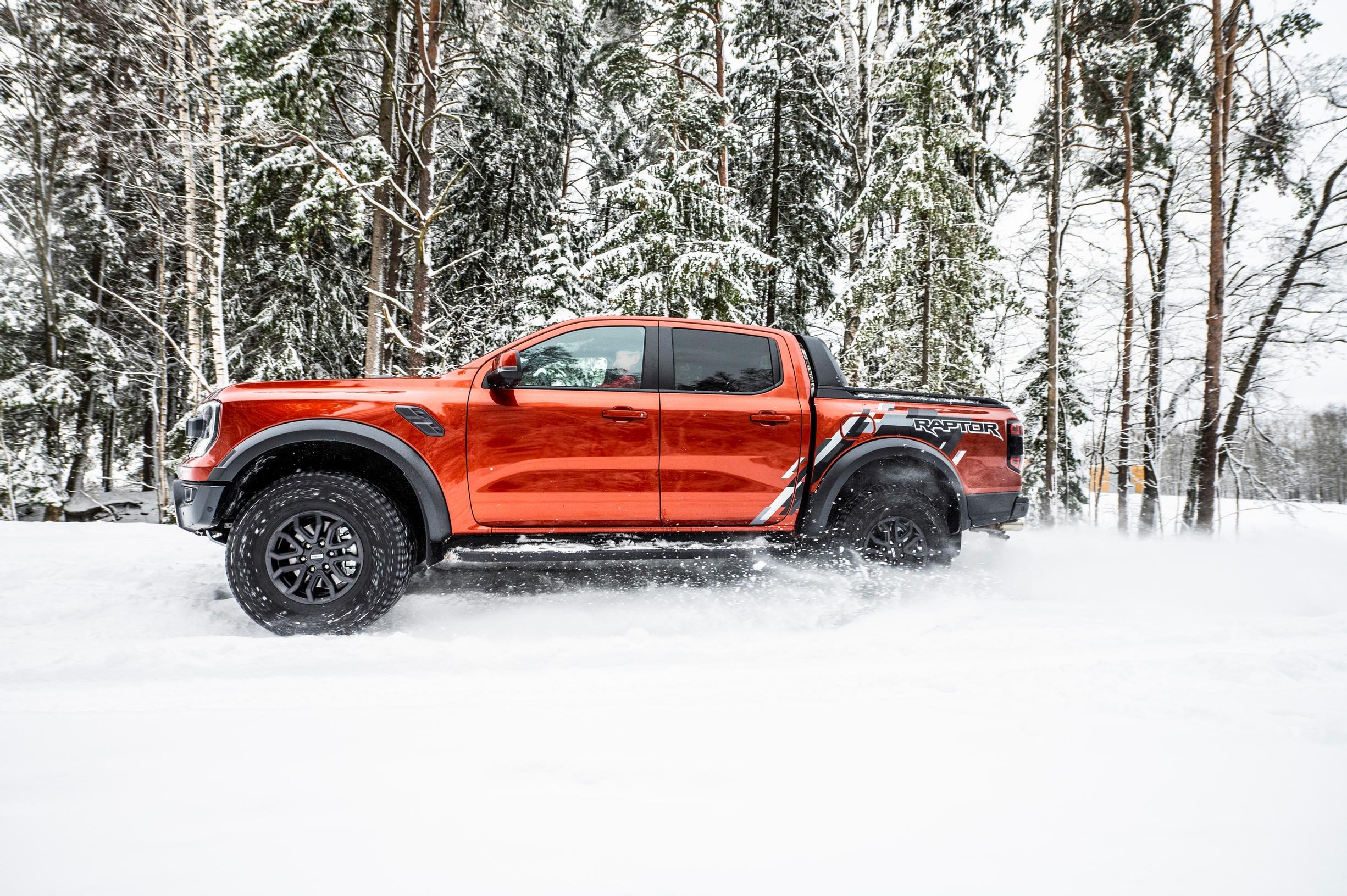Ford Ranger Raptor 3.0 V6 EcoBoost A10 Tuulilasin koeajossa