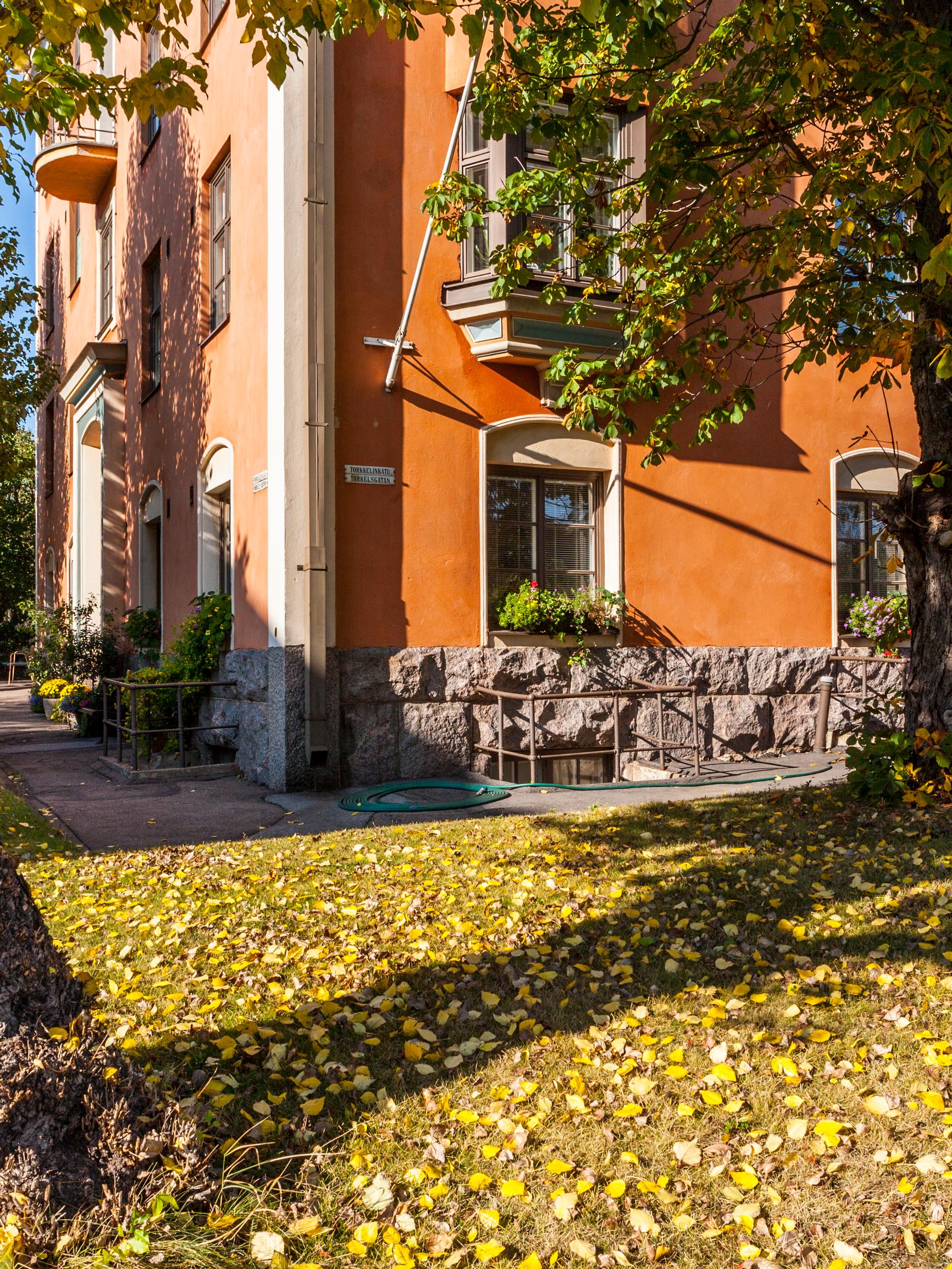 Helsingin asuntojen hintojen vertaaminen Kouvolaan tai Kajaaniin on yhtä mielekästä kuin eurojen kääntäminen markoiksi – Sitä paitsi se on täysin mahdotonta