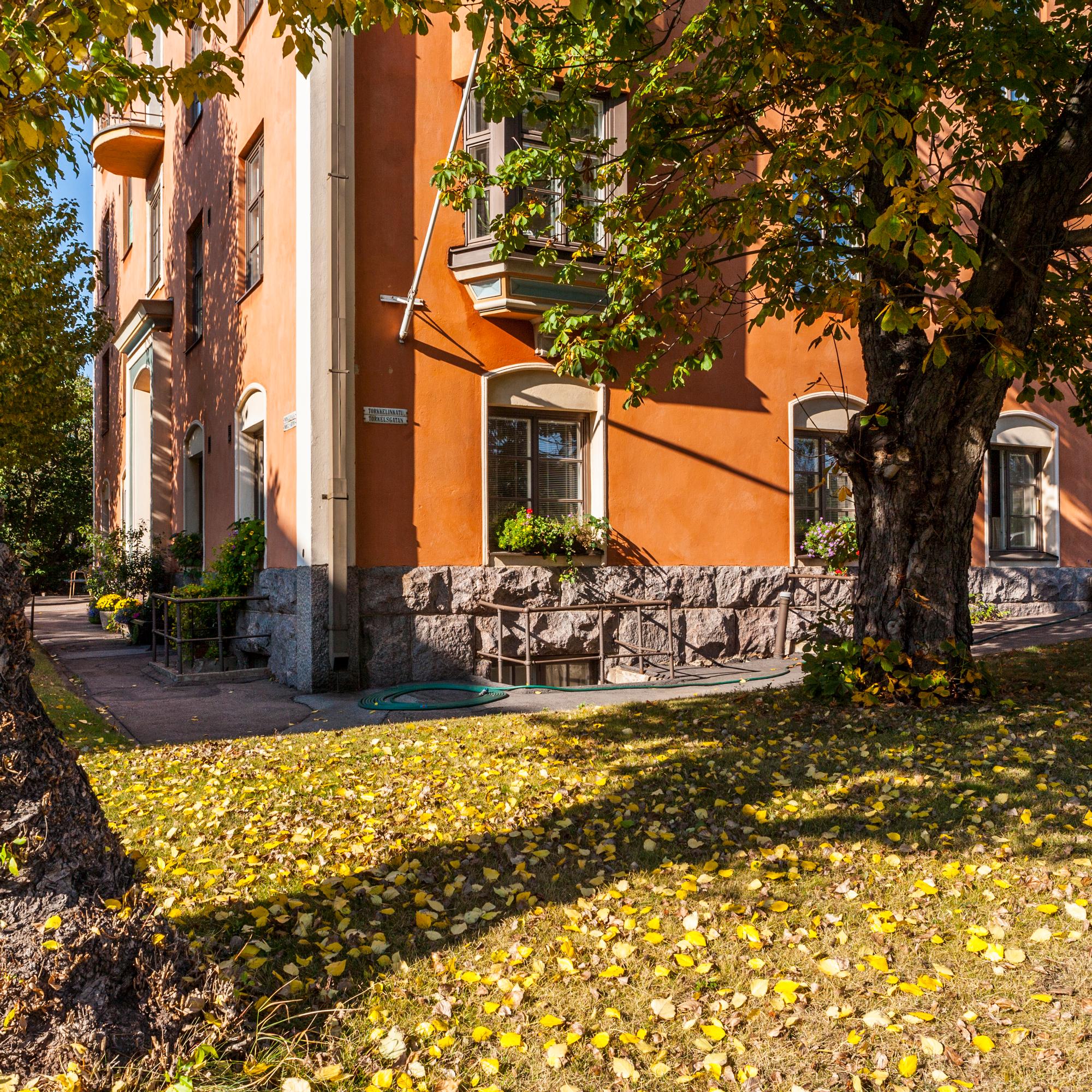 Helsingin asuntojen hintojen vertaaminen Kouvolaan tai Kajaaniin on yhtä mielekästä kuin eurojen kääntäminen markoiksi – Sitä paitsi se on täysin mahdotonta