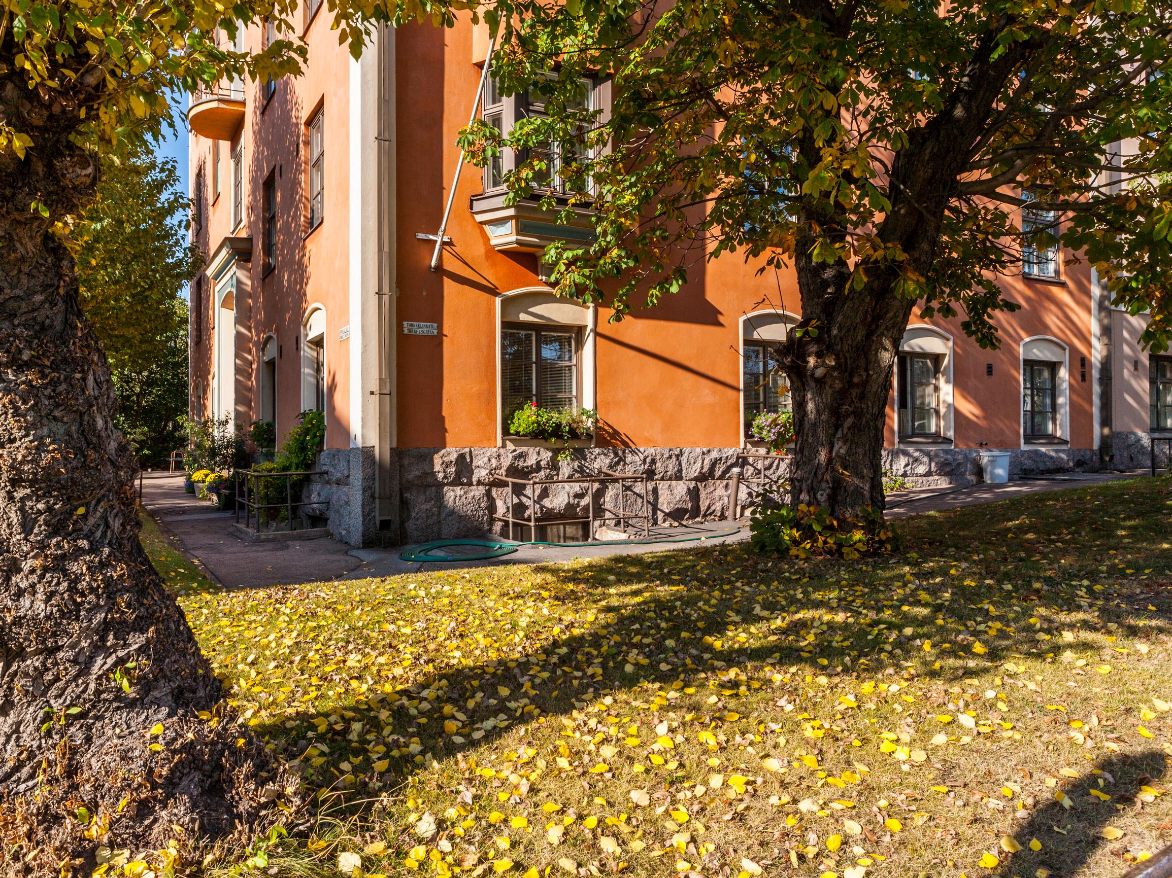 Helsingin asuntojen hintojen vertaaminen Kouvolaan tai Kajaaniin on yhtä mielekästä kuin eurojen kääntäminen markoiksi – Sitä paitsi se on täysin mahdotonta