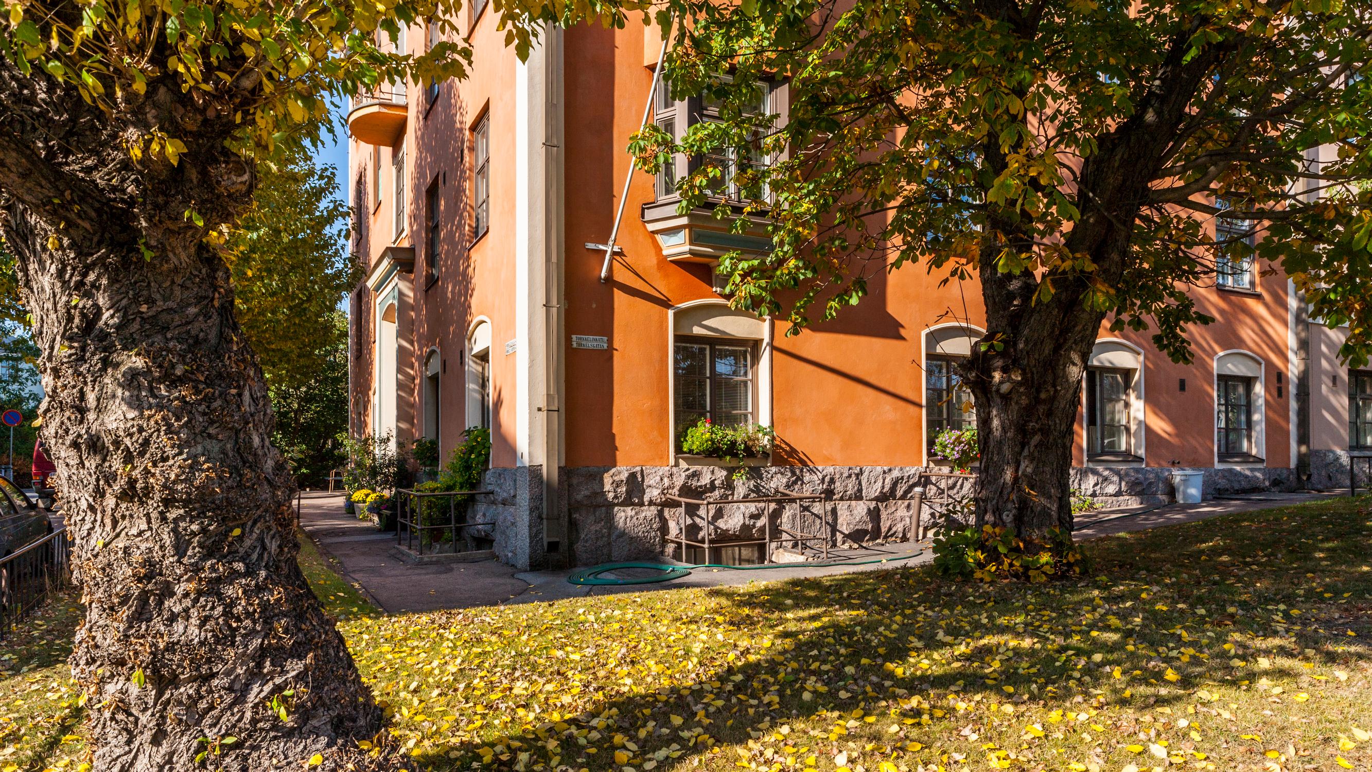 Helsingin asuntojen hintojen vertaaminen Kouvolaan tai Kajaaniin on yhtä mielekästä kuin eurojen kääntäminen markoiksi – Sitä paitsi se on täysin mahdotonta