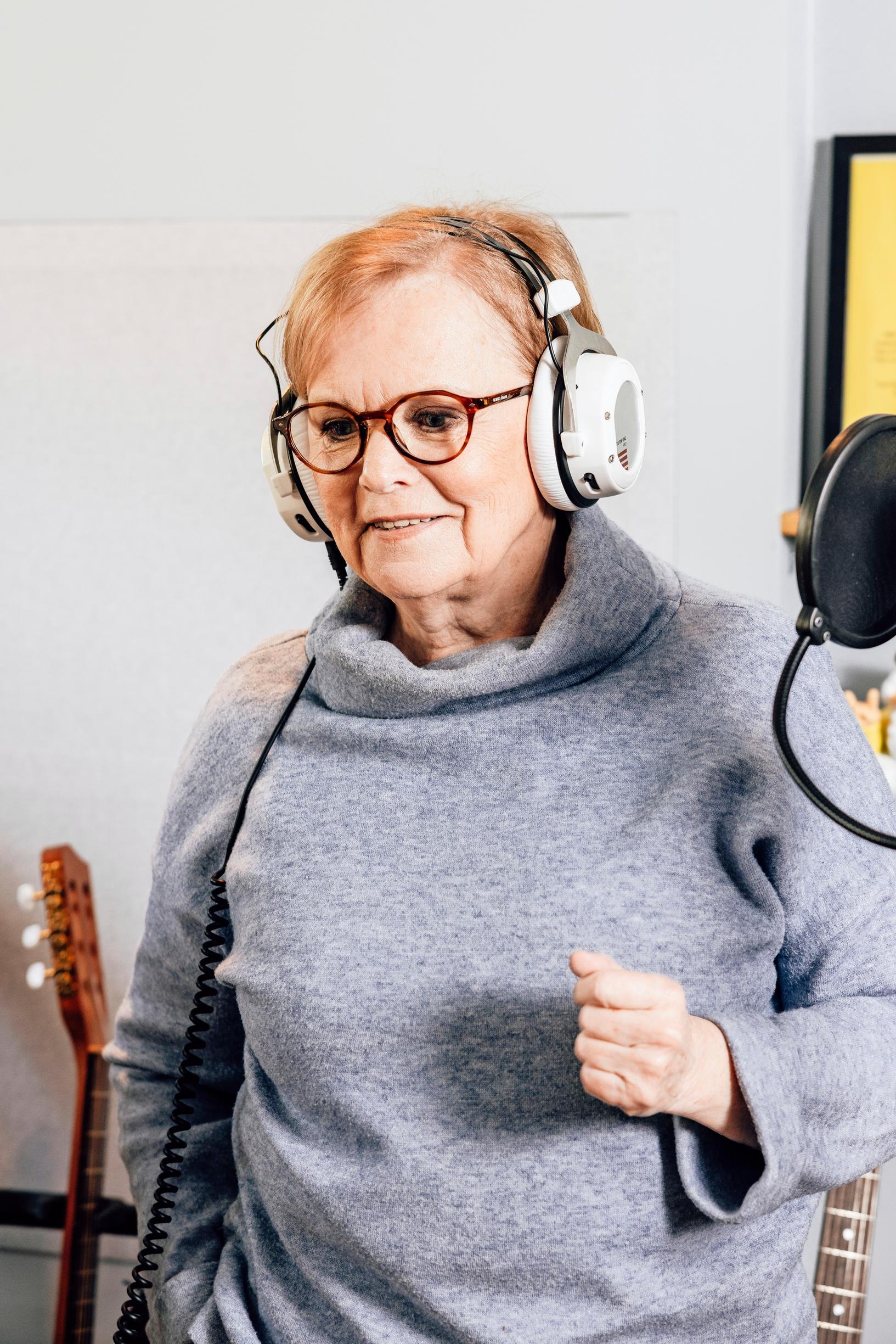 Katri Helena on valmistautunut uran päättävään konserttiin huolellisesti. Takana on monia kokouksia ja lukuisia laulutunteja. Kaiken pitää konsertissa olla niin hyvin kuin olla voi.