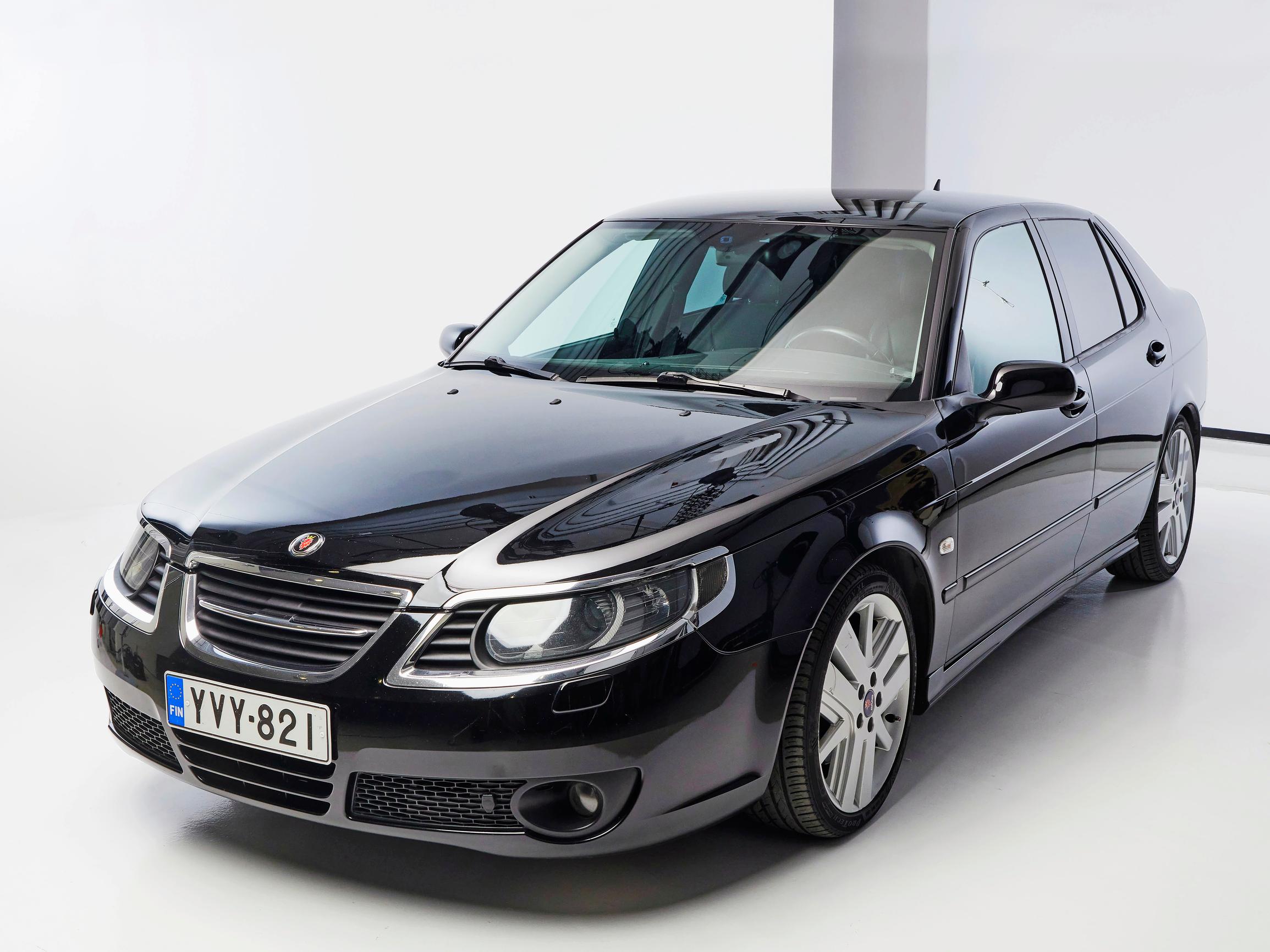 Autokauppias Tero Kivekäs löysi intohimonsa vuoden 2026 Saab 9-5 2.3T Aero A:n ratista – tarina alkoi sattumasta 